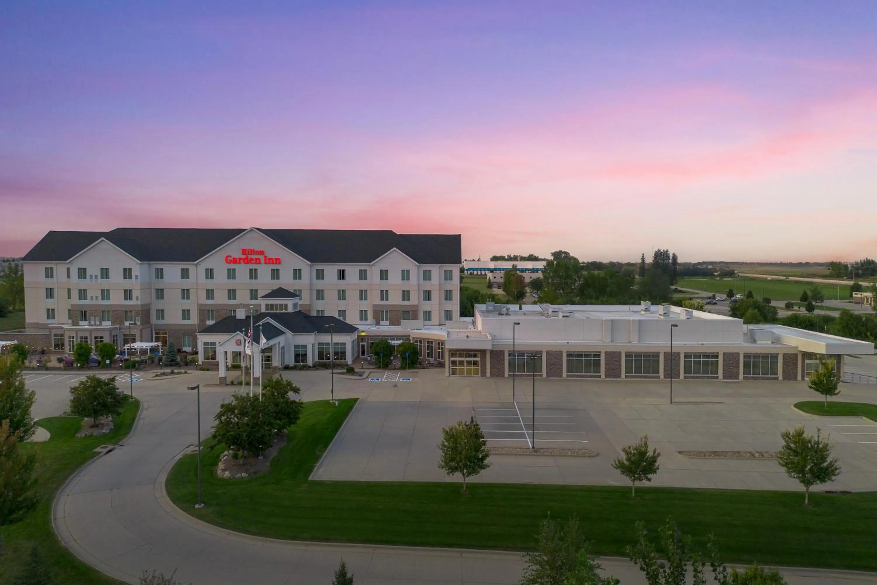 Property building in Hilton Garden Inn Cedar Falls Conference Center