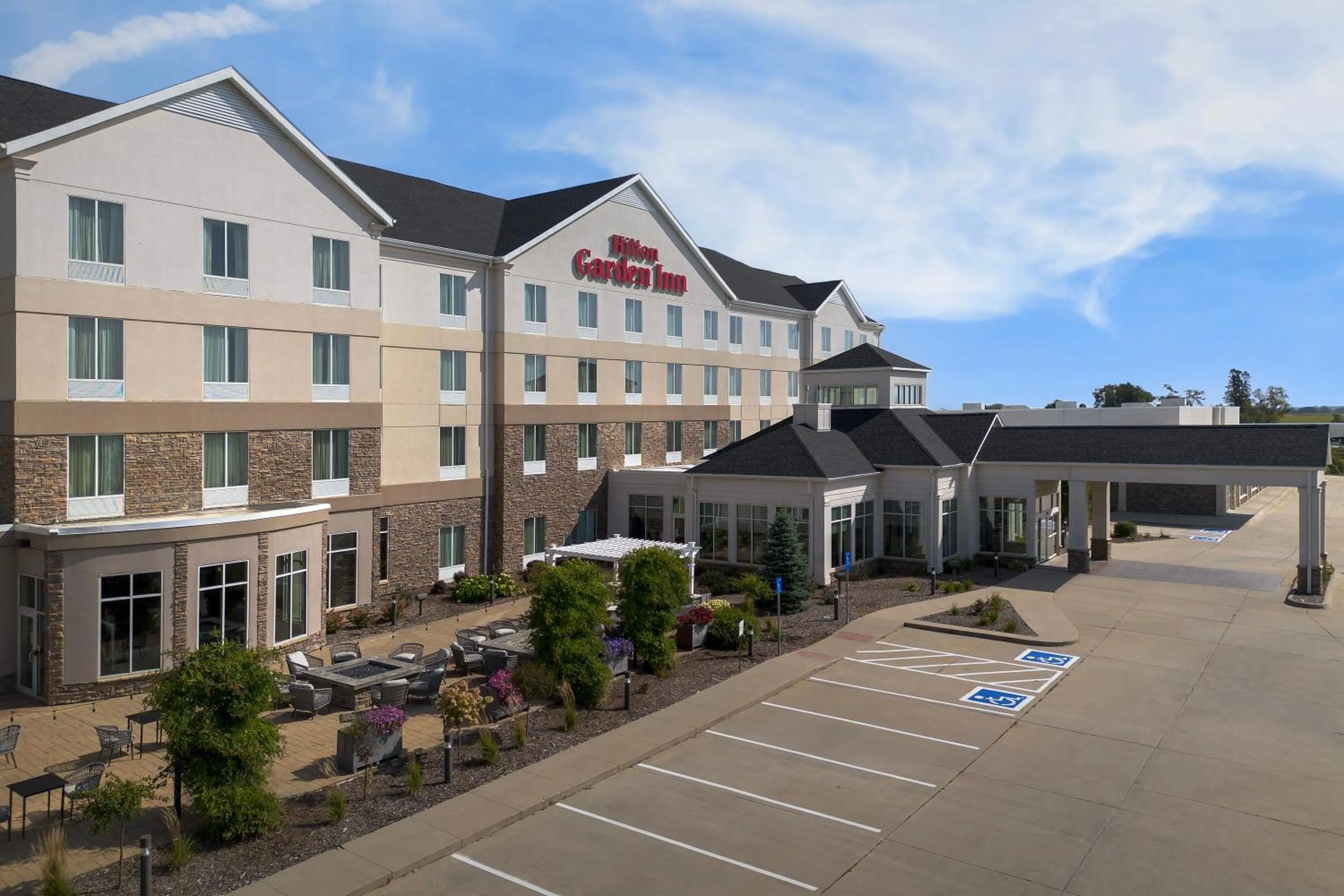 Property building in Hilton Garden Inn Cedar Falls Conference Center