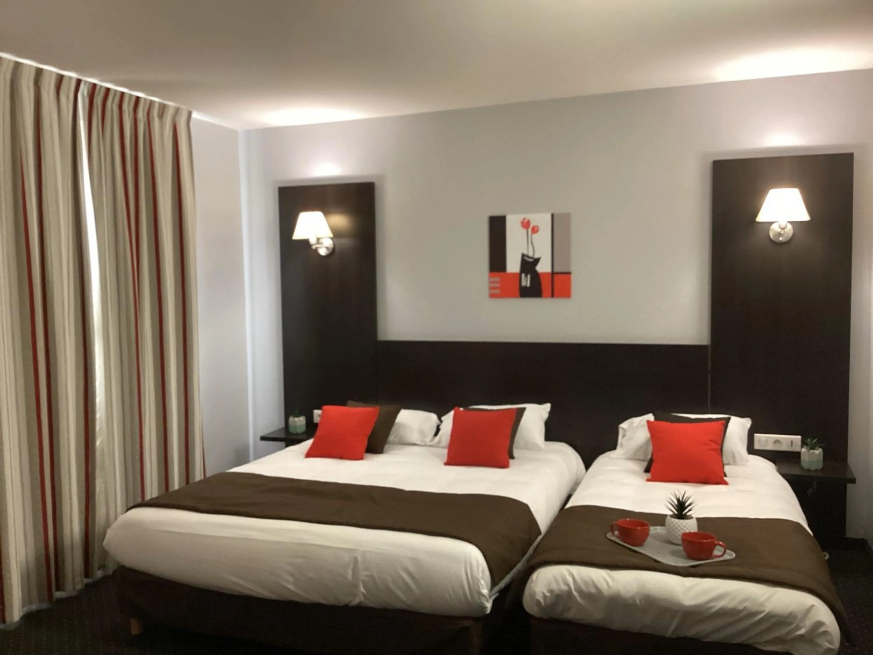 Photo of the whole room, Bed in Hôtel Alliance
