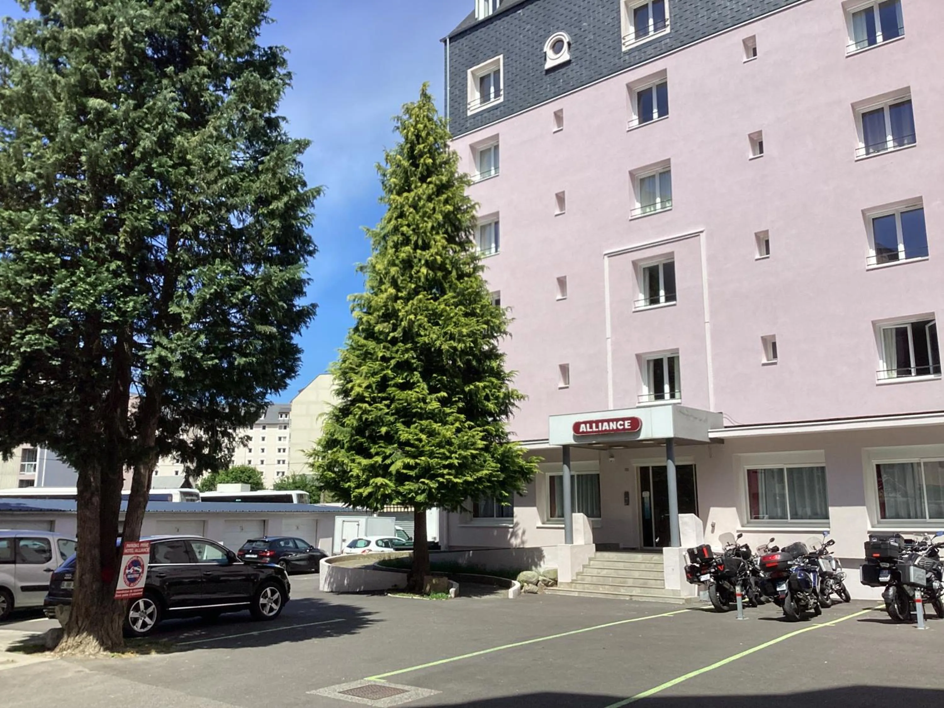 Property building in Hôtel Alliance