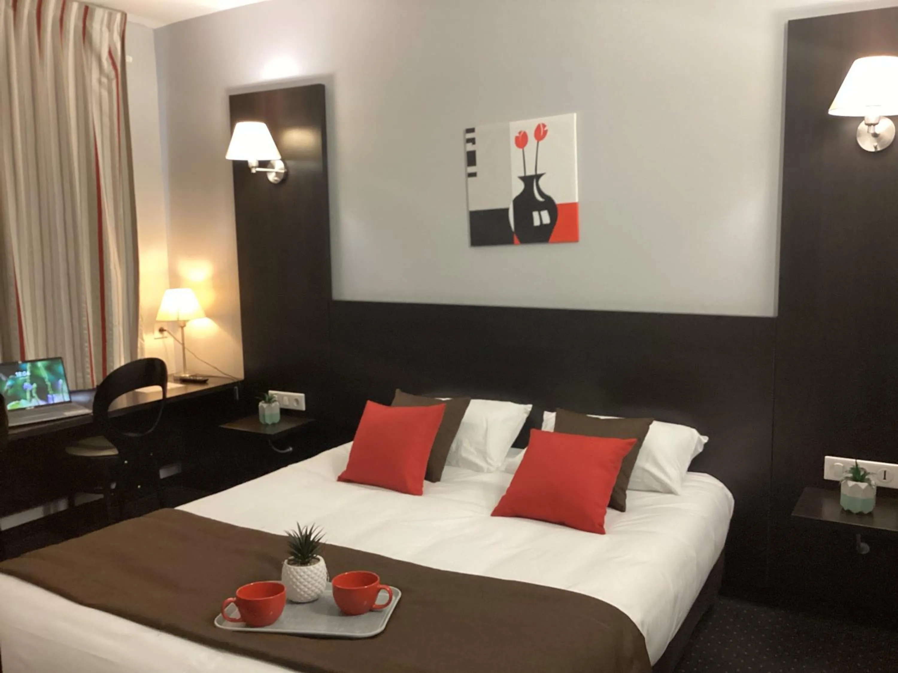 Photo of the whole room, Bed in Hôtel Alliance