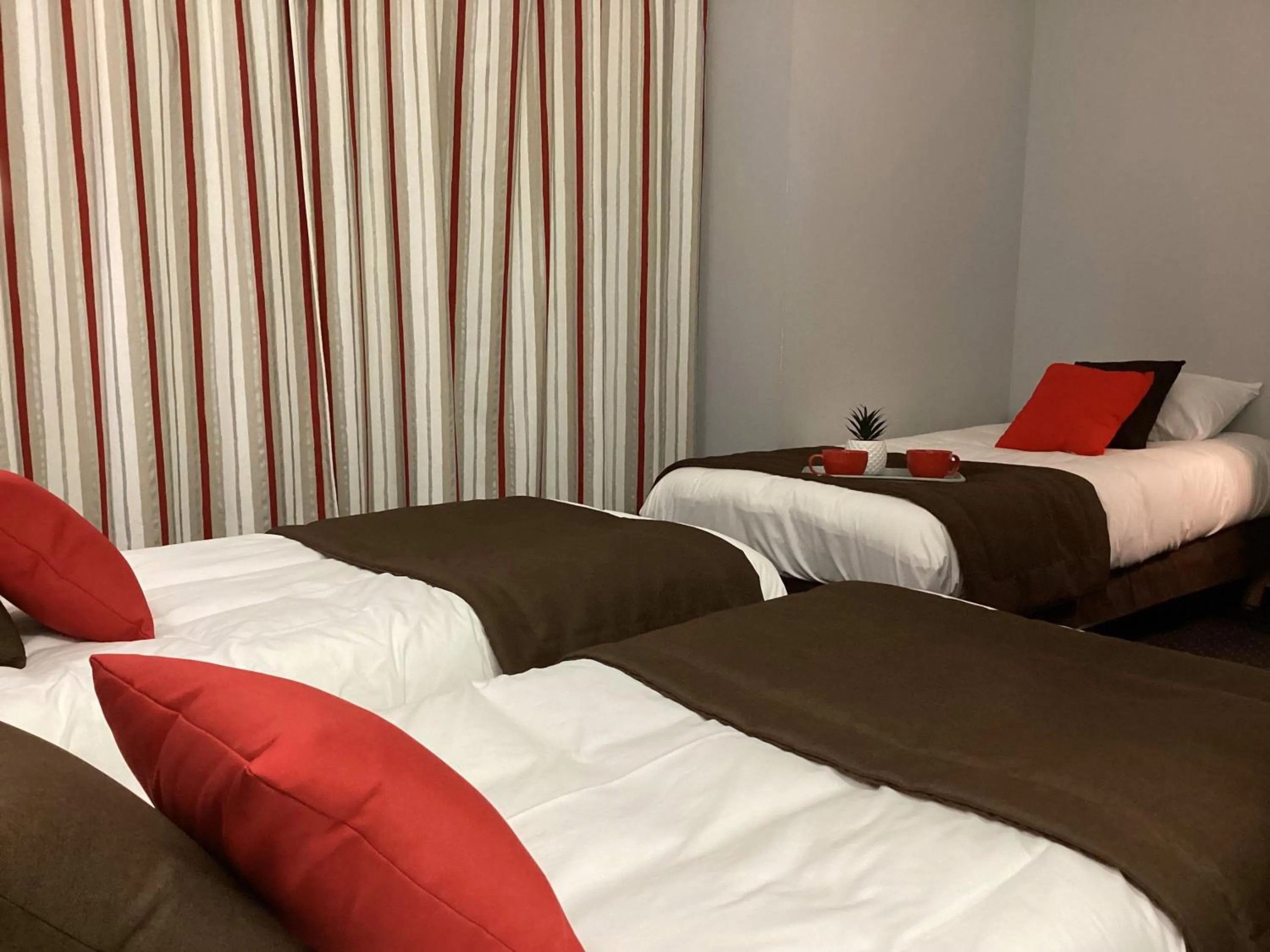 TV and multimedia, Bed in Hôtel Alliance