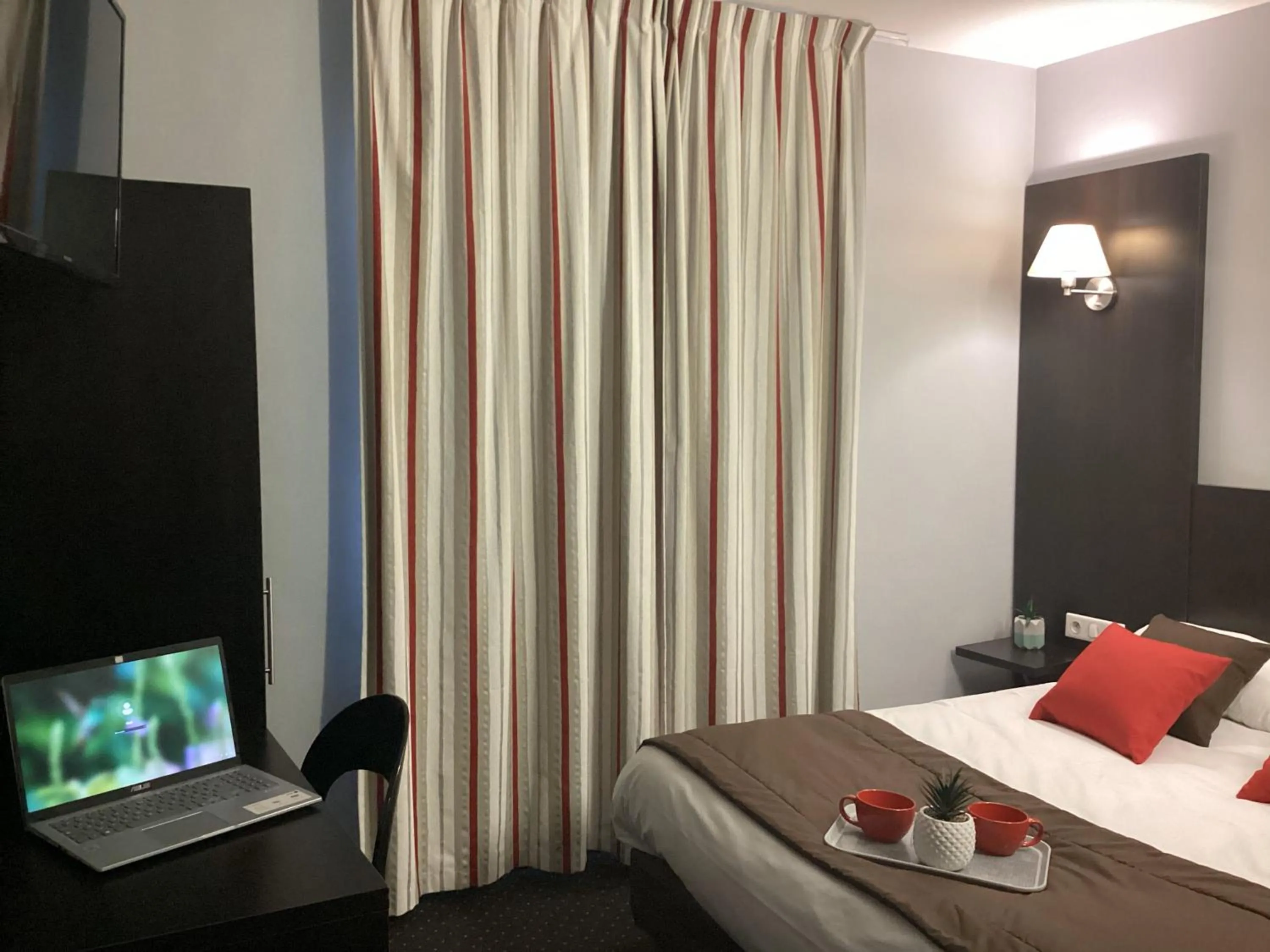 Photo of the whole room, Bed in Hôtel Alliance