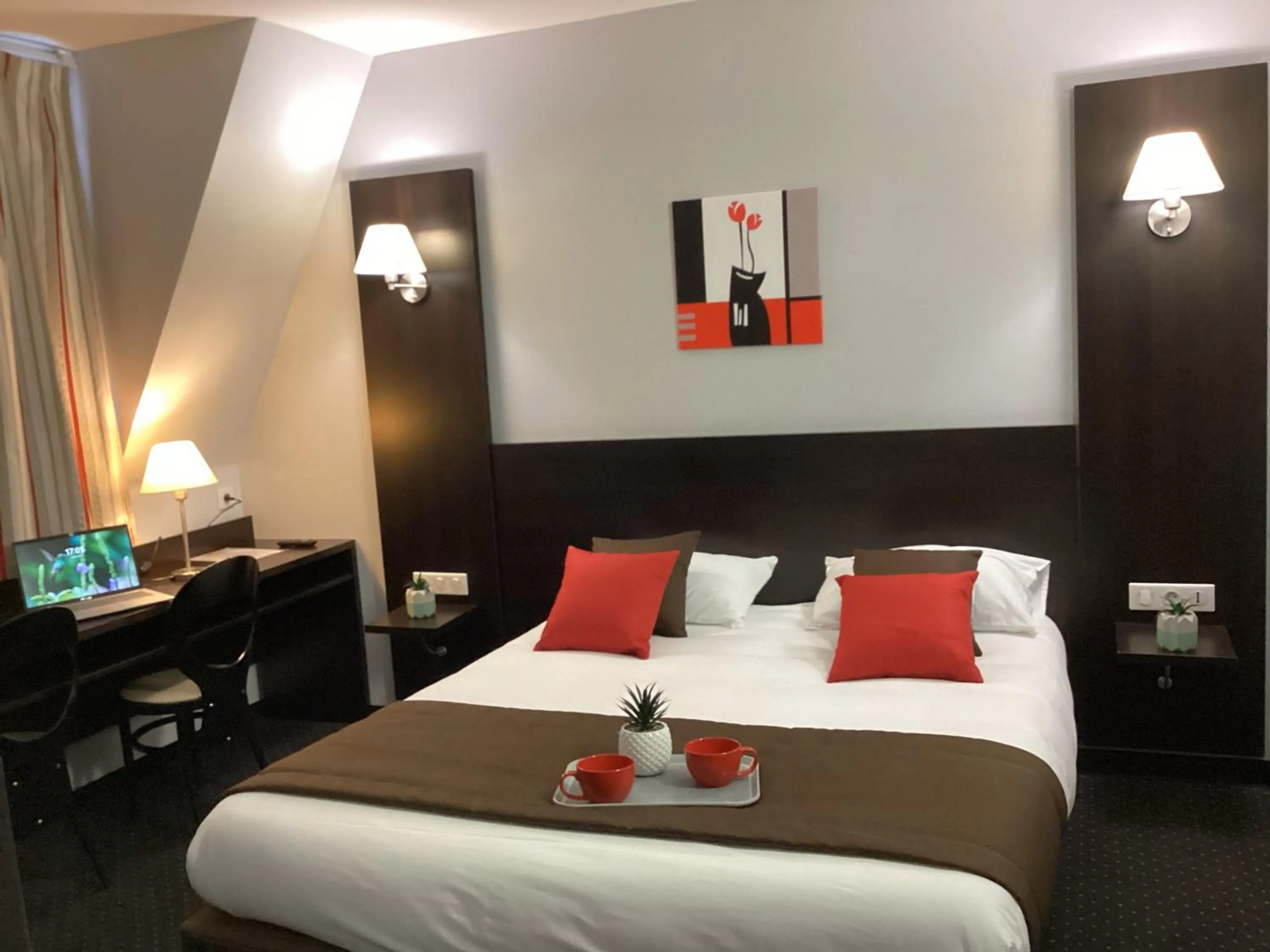 Bed in Hôtel Alliance