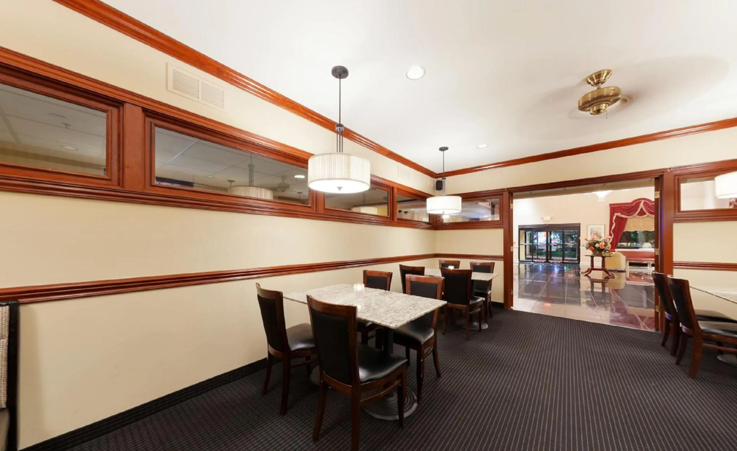 Restaurant/places to eat in Radisson Hotel & Conference Center Rockford