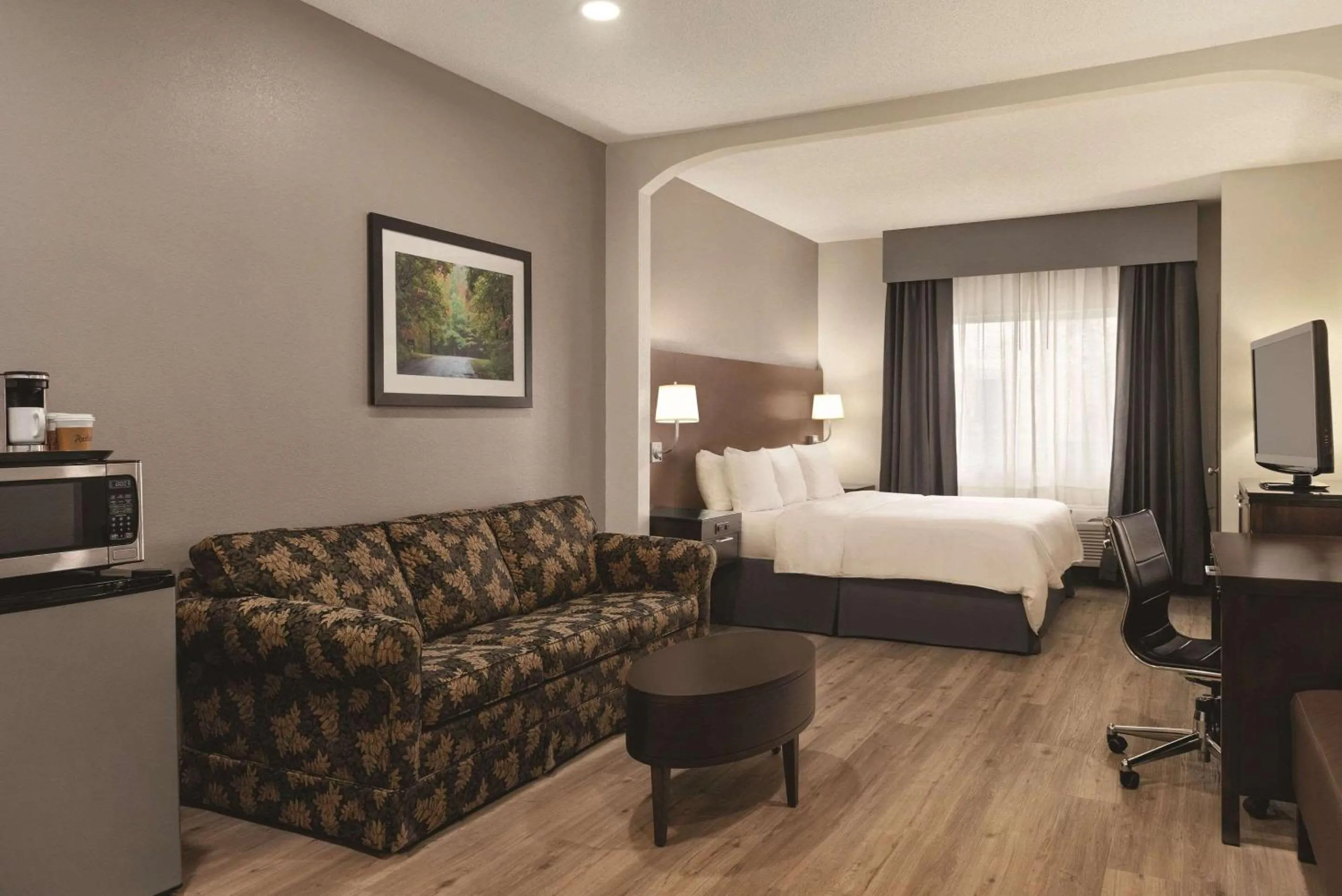 Bedroom, Bed in Radisson Hotel & Conference Center Rockford