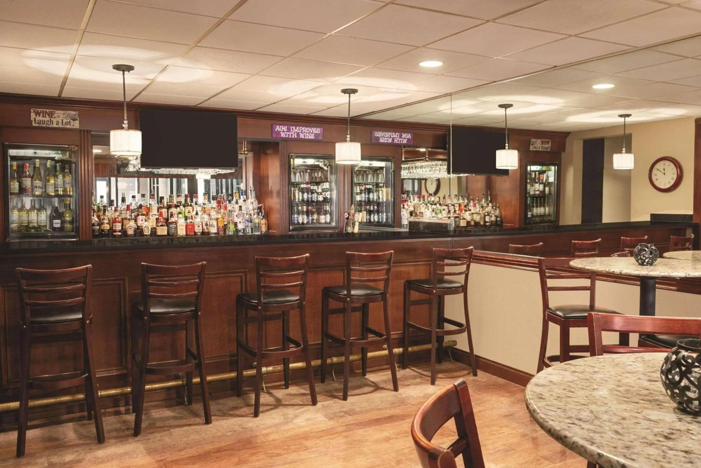 Lounge or bar in Radisson Hotel & Conference Center Rockford