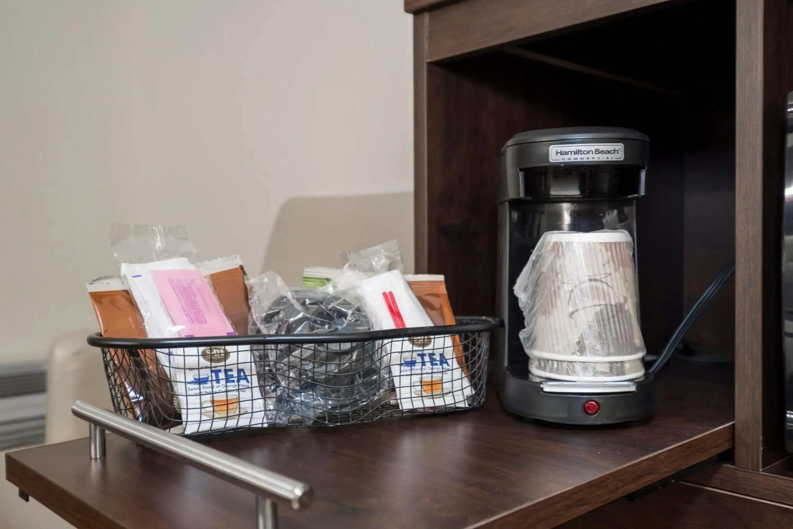 Deluxe King Room with Sleeper Sofa Disability Access Smoke Free in Red Roof Inn PLUS+ & Suites Knoxville West - Cedar Bluff Deluxe King Room with Sleeper Sofa Disability Access Smoke Free in Red Roof Inn PLUS+ & Suites Knoxville West - Cedar Bluff