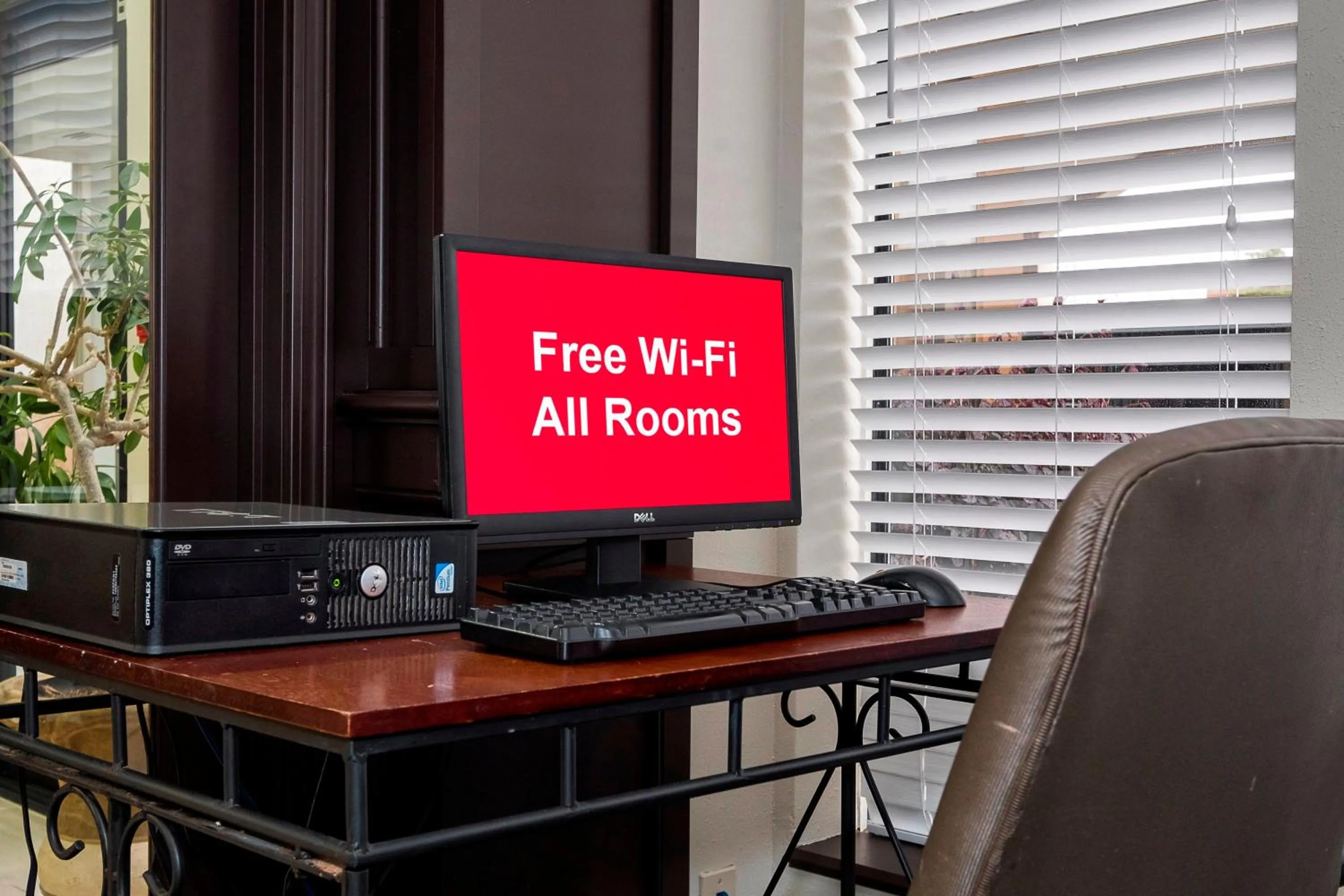 Business facilities in Red Roof Inn PLUS+ & Suites Knoxville West - Cedar Bluff