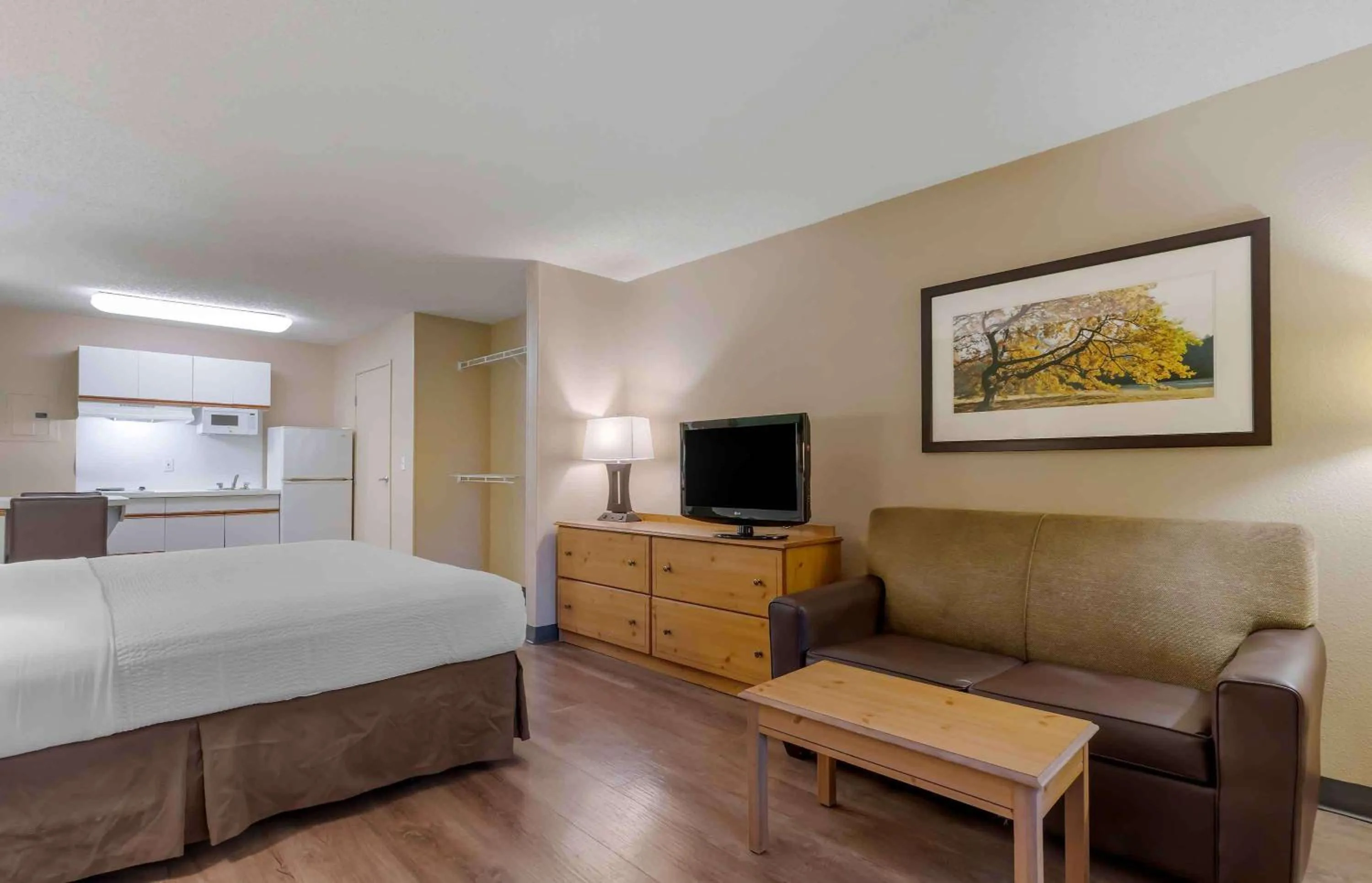 Bedroom, Bed in Extended Stay America Suites - Clearwater - Carillon Park