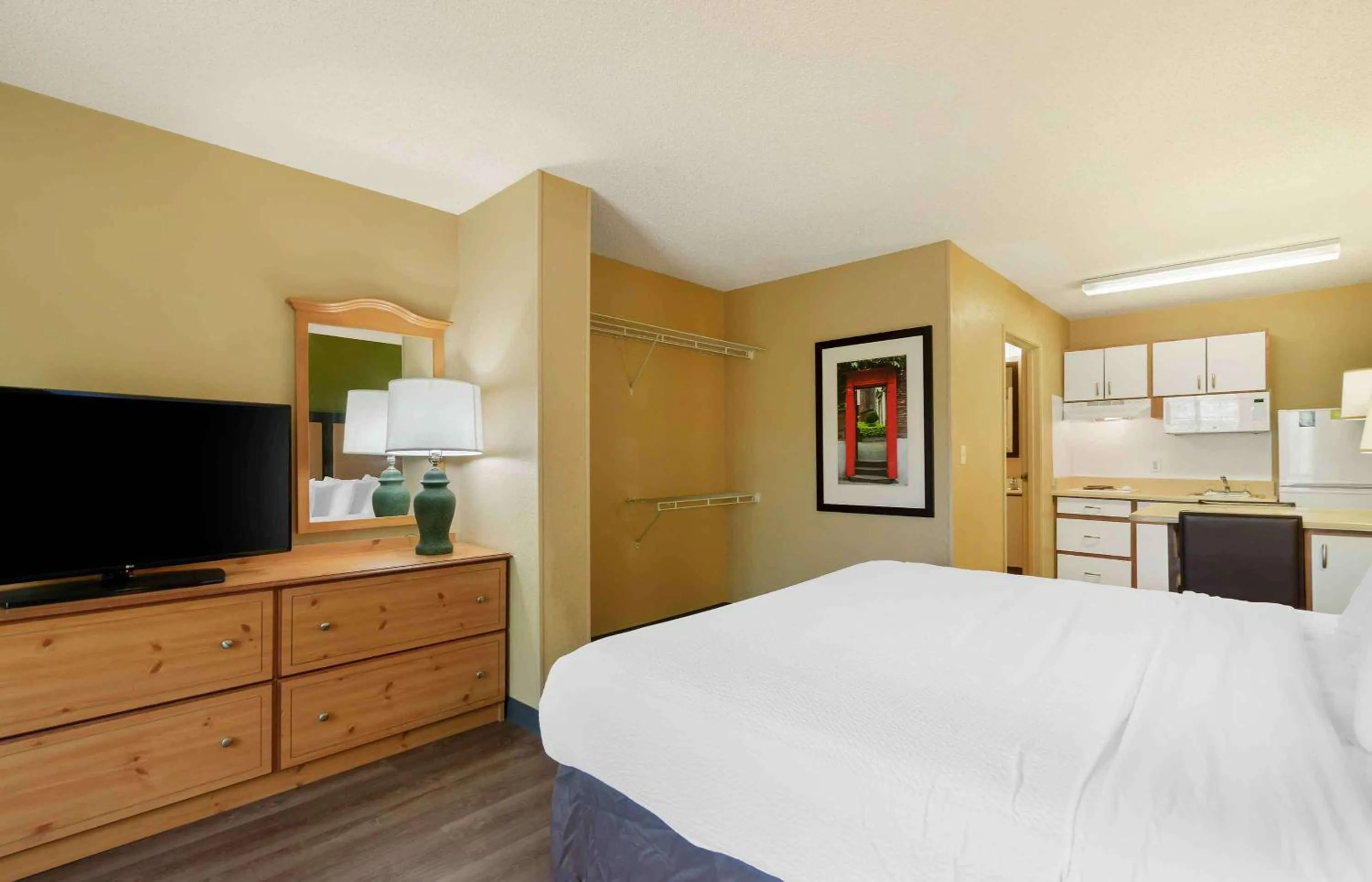 Bedroom, Bed in Extended Stay America Suites - Clearwater - Carillon Park