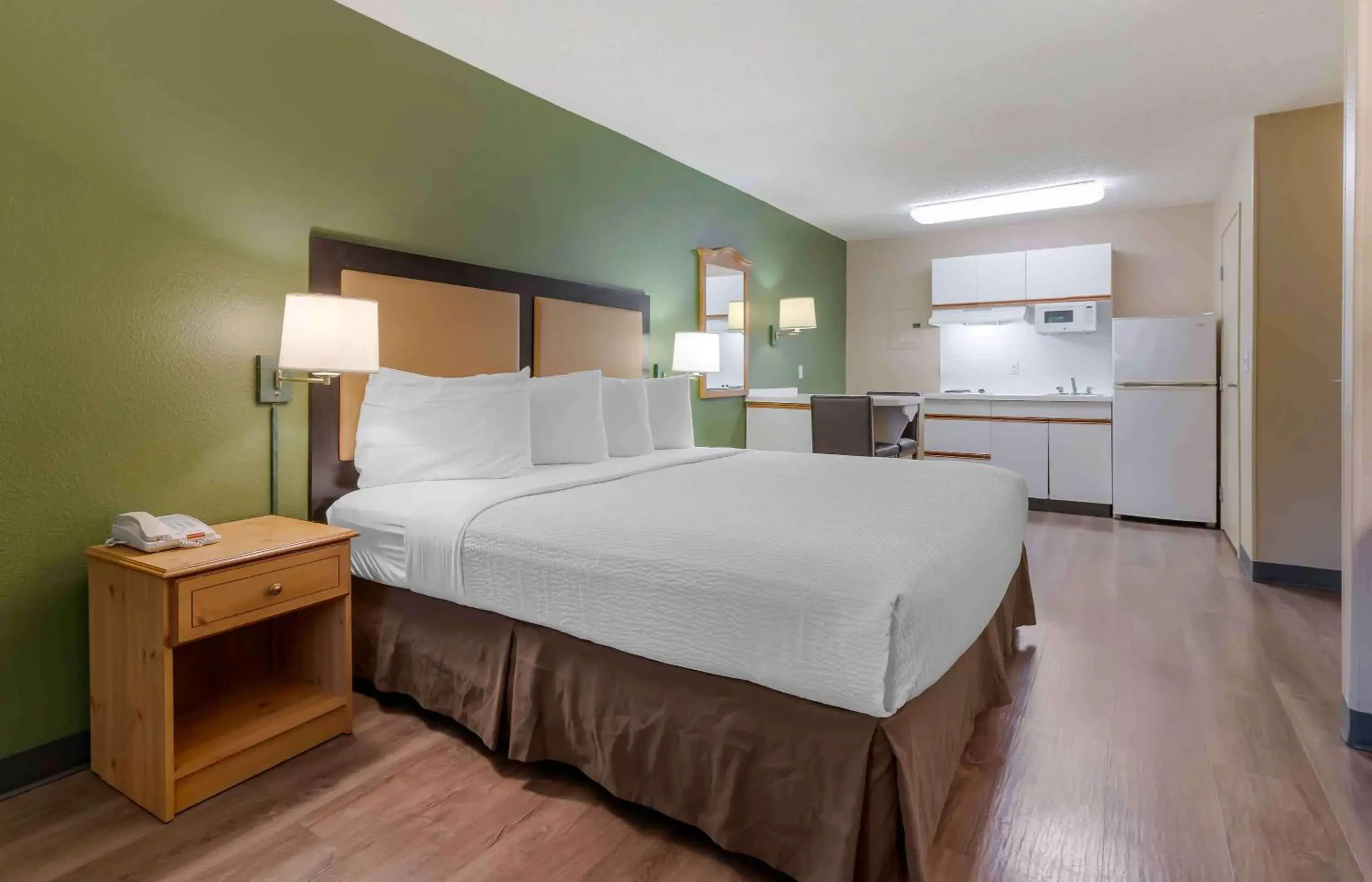 Deluxe Studio with 1 King Bed - Non-Smoking in Extended Stay America Suites - Clearwater - Carillon Park Deluxe Studio with 1 King Bed - Non-Smoking in Extended Stay America Suites - Clearwater - Carillon Park