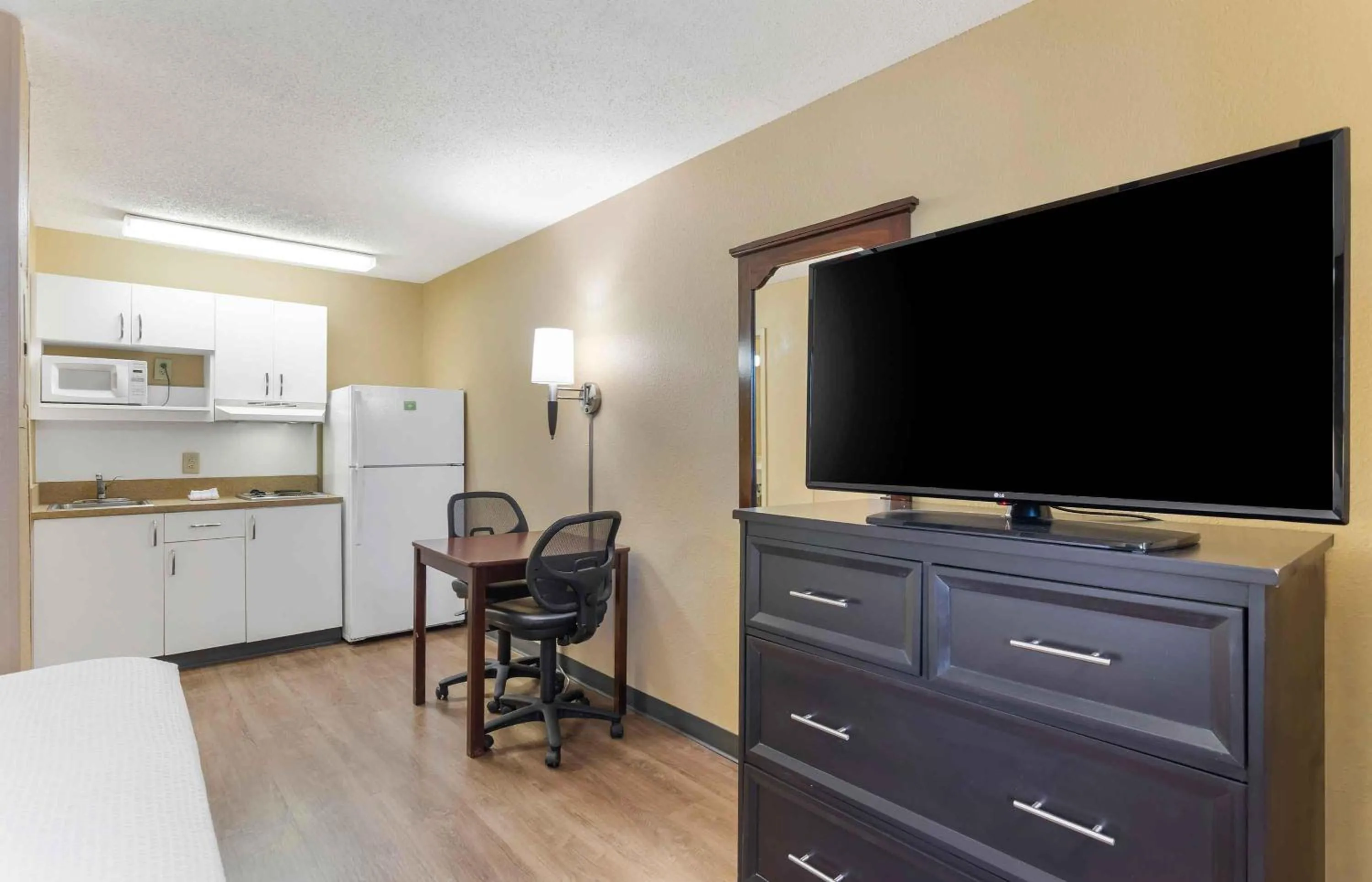 Bedroom in Extended Stay America Select Suites - Nashville - Airport