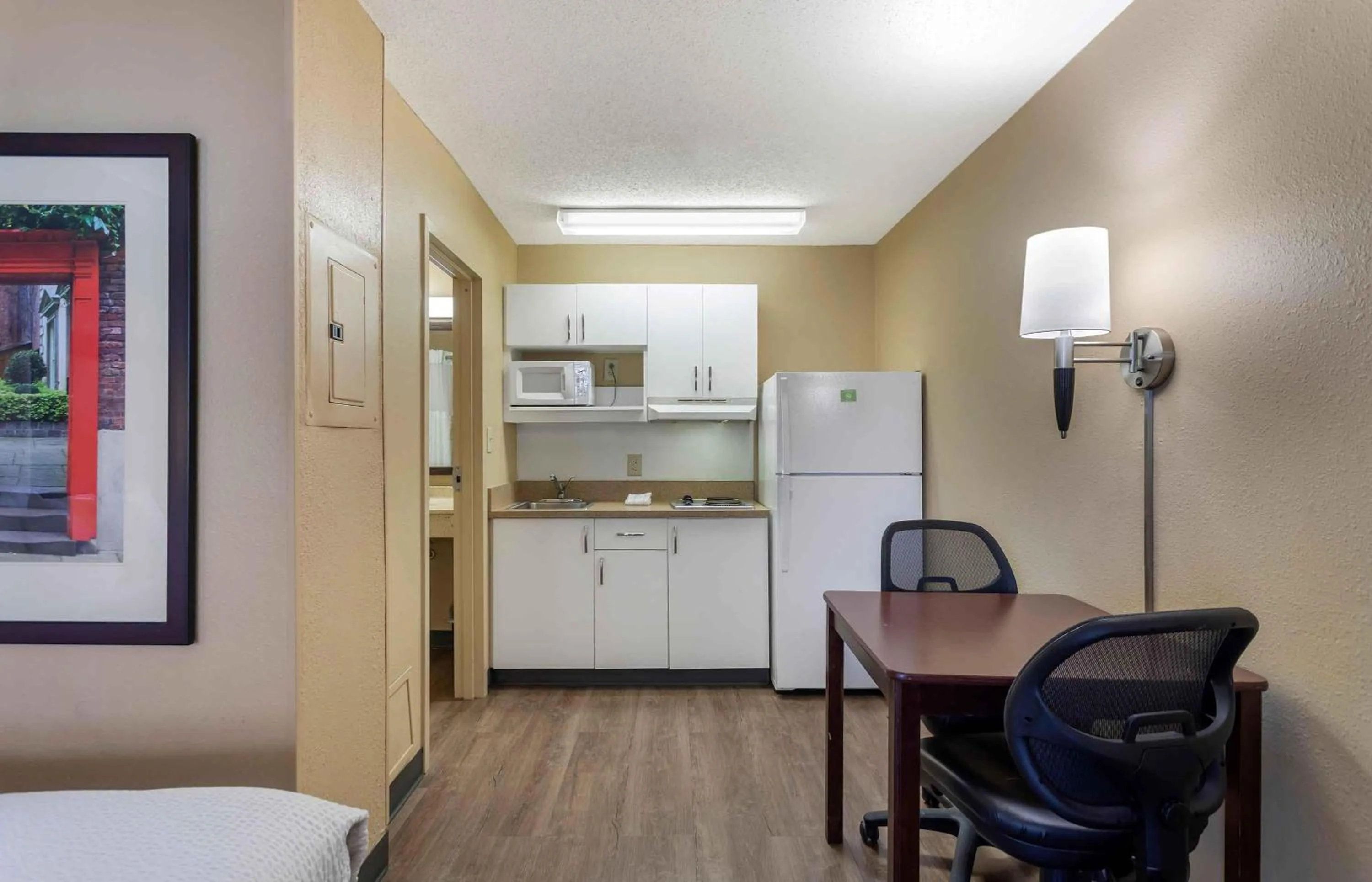 Kitchen or kitchenette in Extended Stay America Select Suites - Nashville - Airport