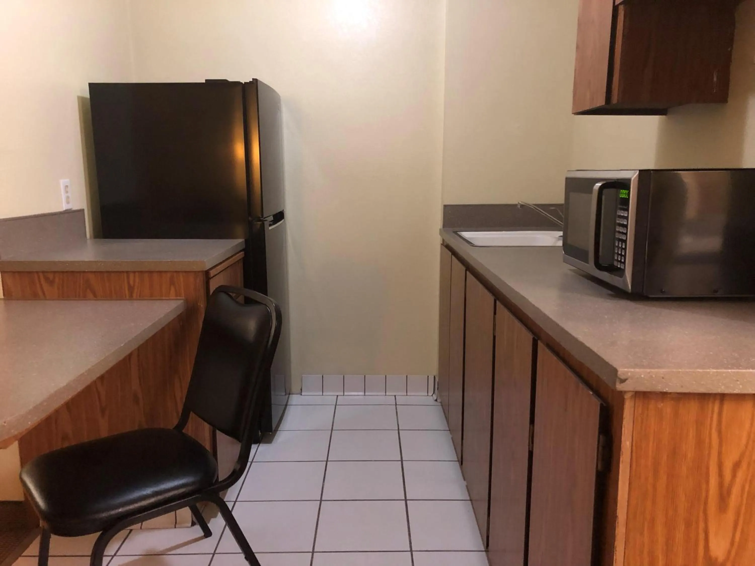 TV/Entertainment Center in Knights Inn Evanston