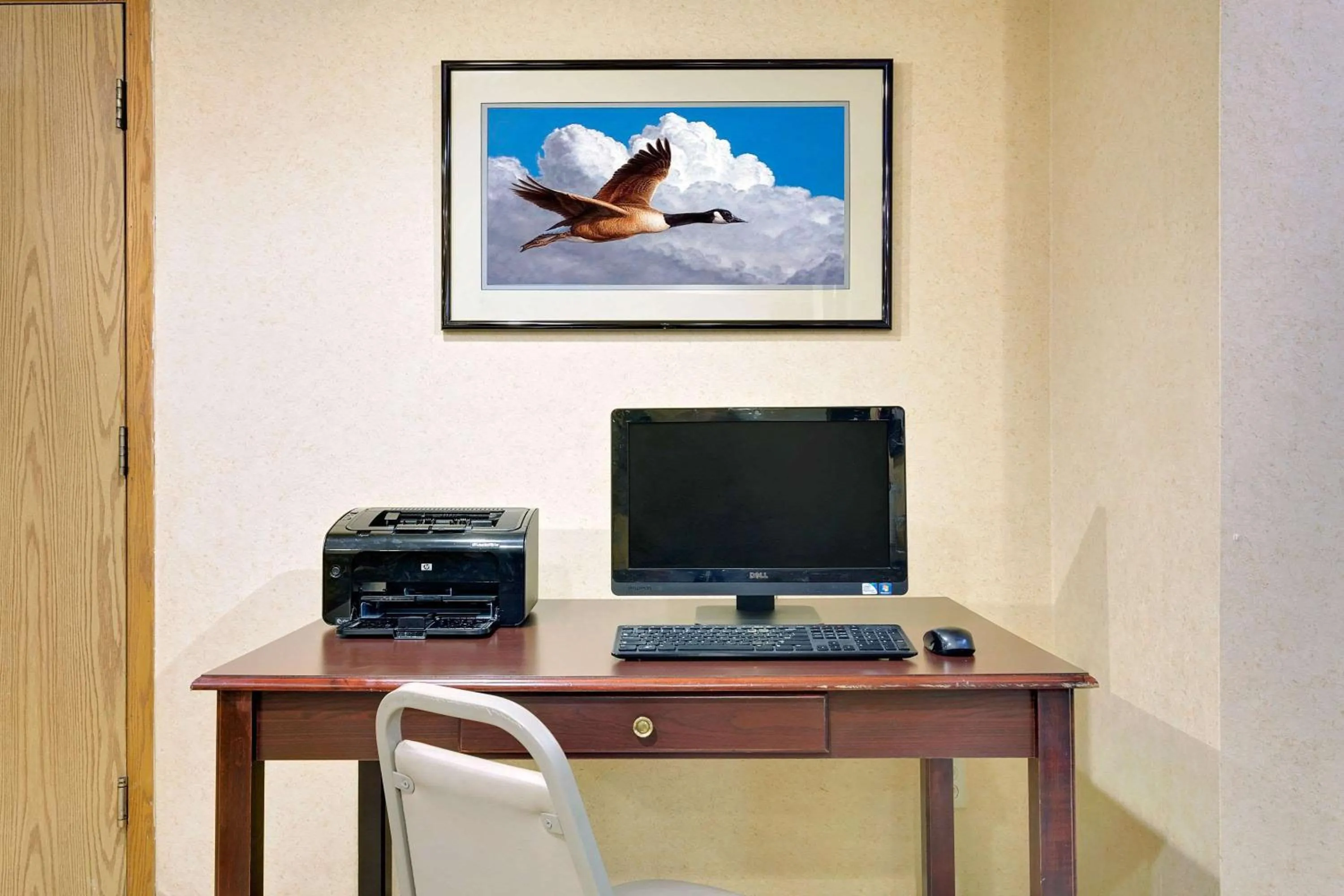 On site, TV/Entertainment Center in Knights Inn Evanston