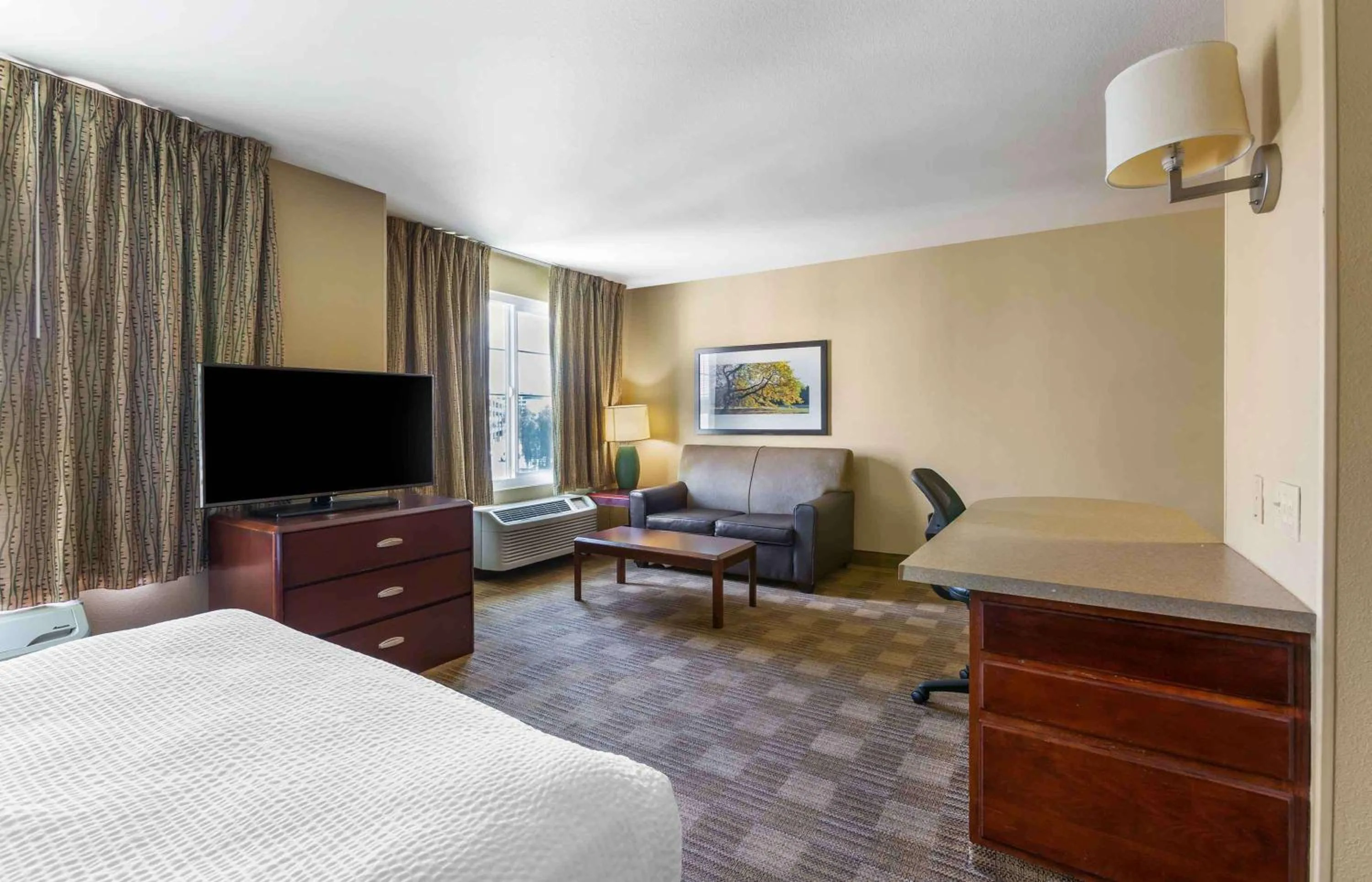 Bedroom, Bed in Extended Stay America Suites - Atlanta - Gwinnett Place