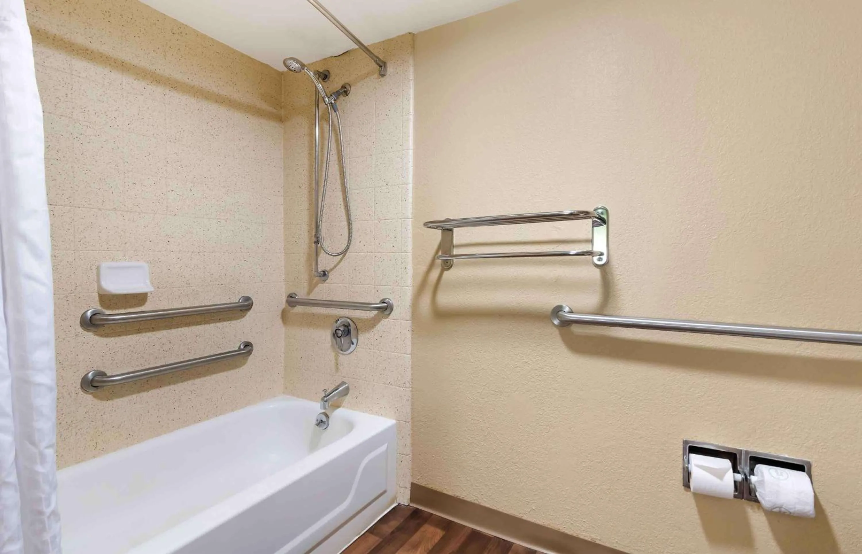 Bathroom in Extended Stay America Suites - Atlanta - Gwinnett Place