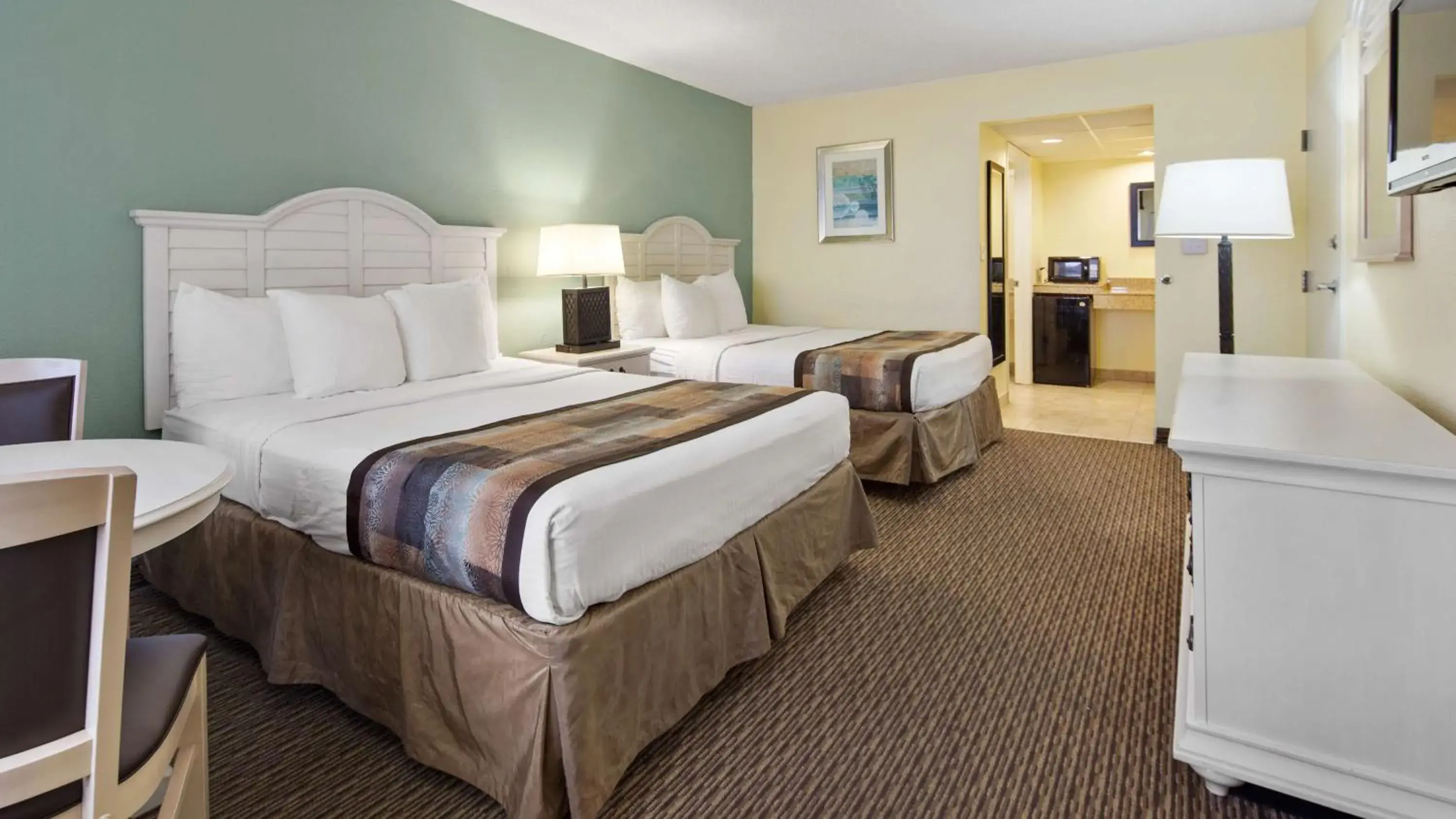 Queen Room with Two Queen Beds - Non Smoking in Best Western Gateway To The Keys - Florida City, Homestead, Everglades Queen Room with Two Queen Beds - Non Smoking in Best Western Gateway To The Keys - Florida City, Homestead, Everglades
