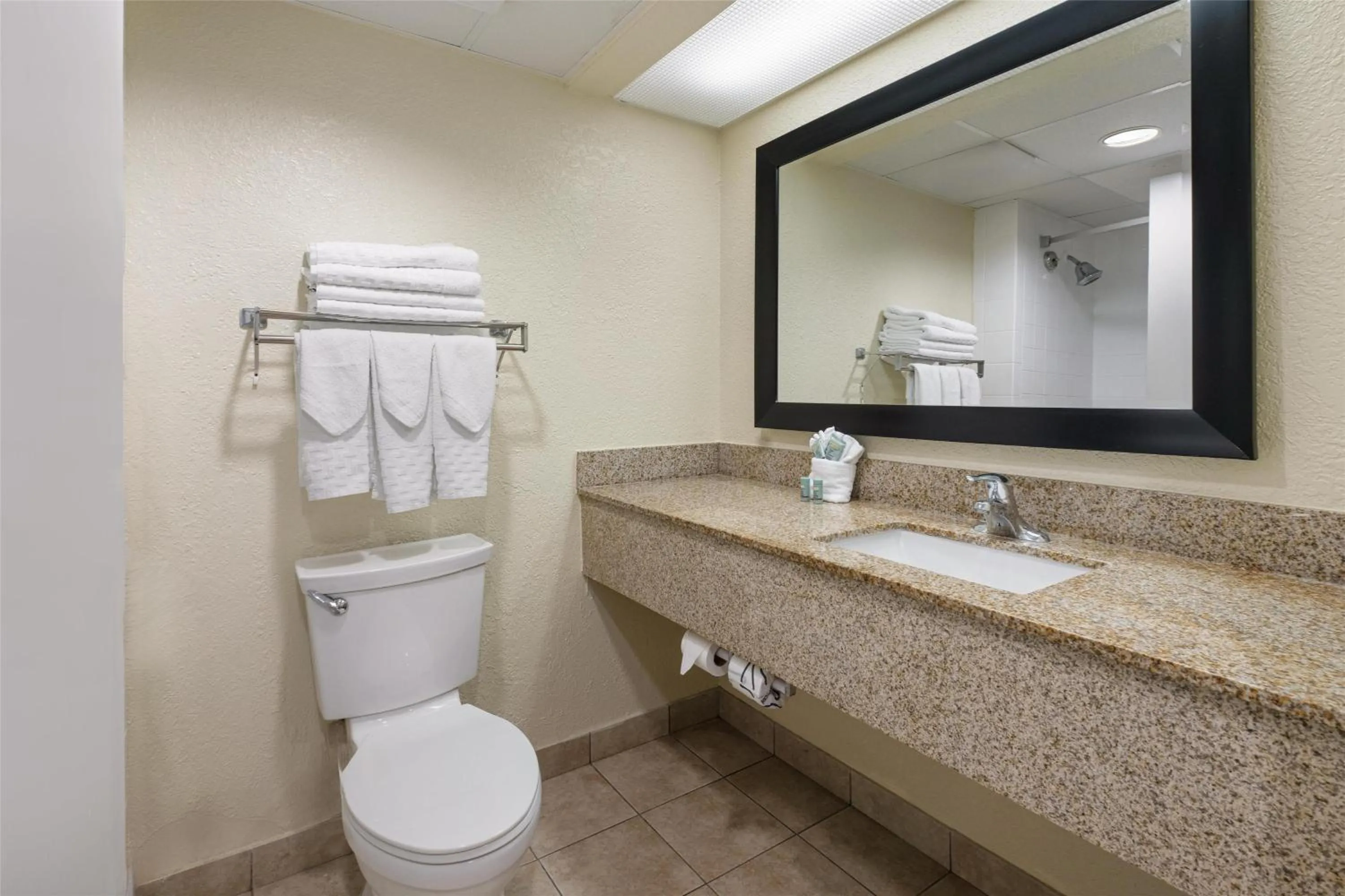 Bathroom in Best Western Gateway To The Keys - Florida City, Homestead, Everglades