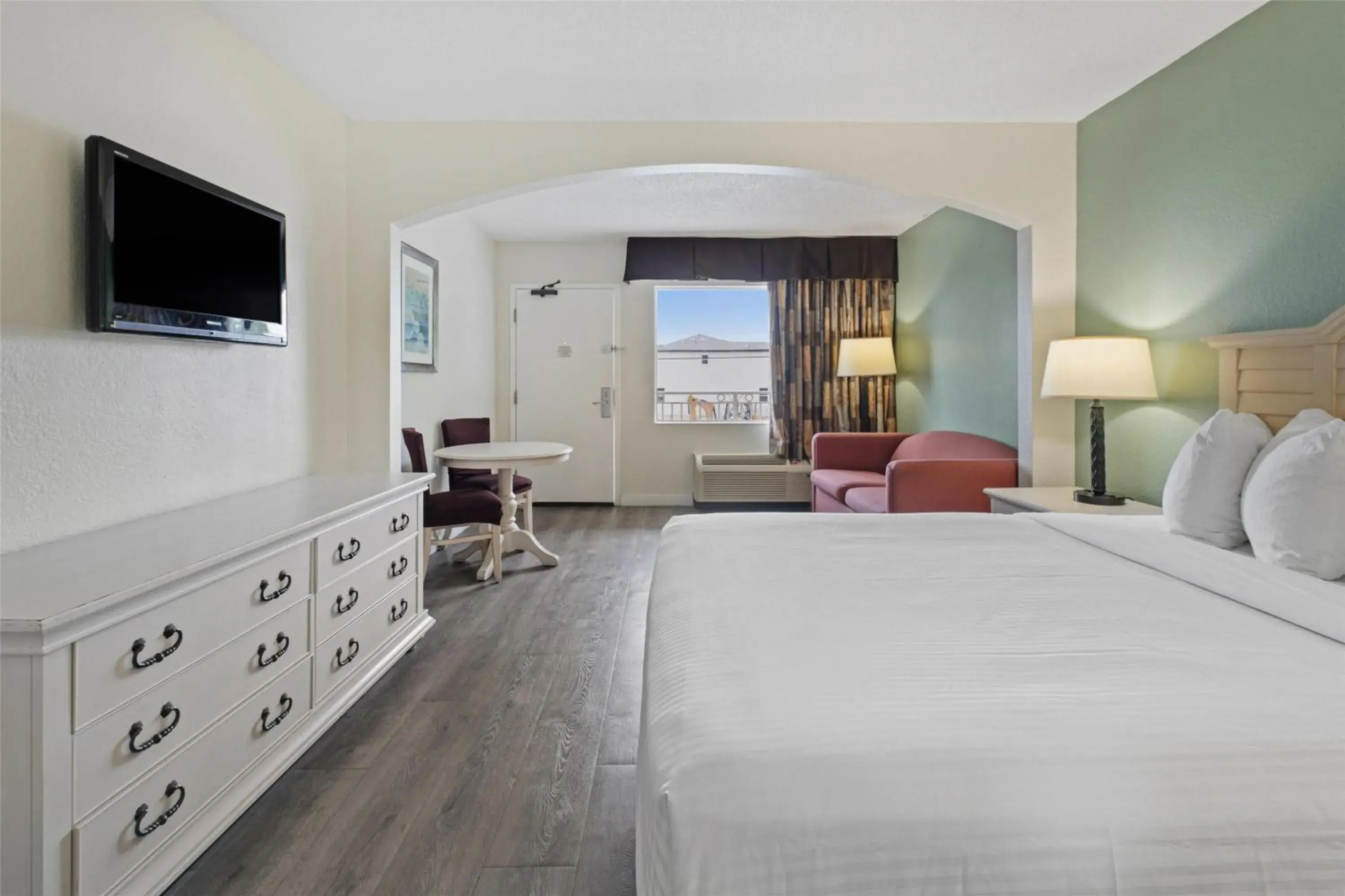 Queen Room - Non Smoking in Best Western Gateway To The Keys - Florida City, Homestead, Everglades Queen Room - Non Smoking in Best Western Gateway To The Keys - Florida City, Homestead, Everglades