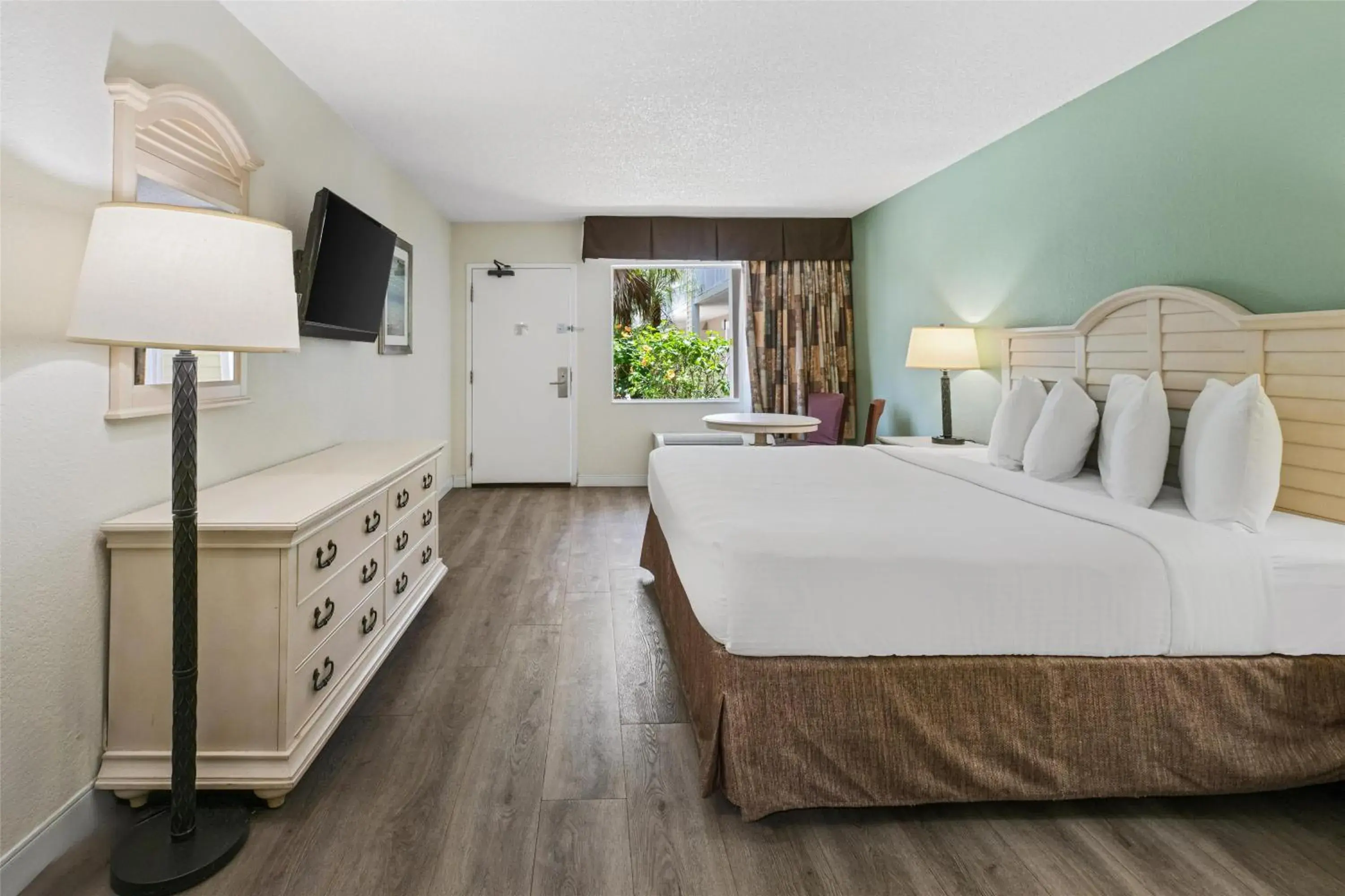 King Room with Pool View - Non-Smoking in Best Western Gateway To The Keys - Florida City, Homestead, Everglades King Room with Pool View - Non-Smoking in Best Western Gateway To The Keys - Florida City, Homestead, Everglades