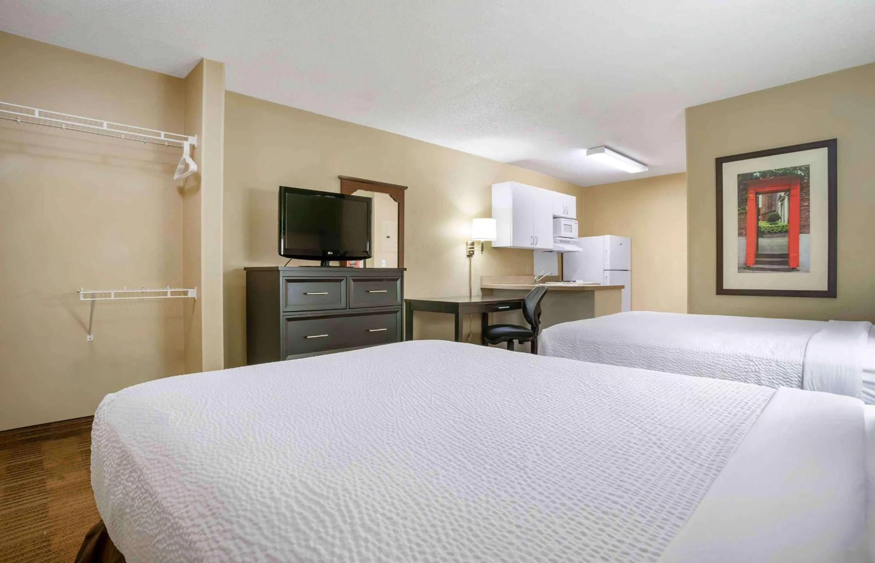 Bedroom, Bed in Extended Stay America Suites - Mobile - Spring Hill