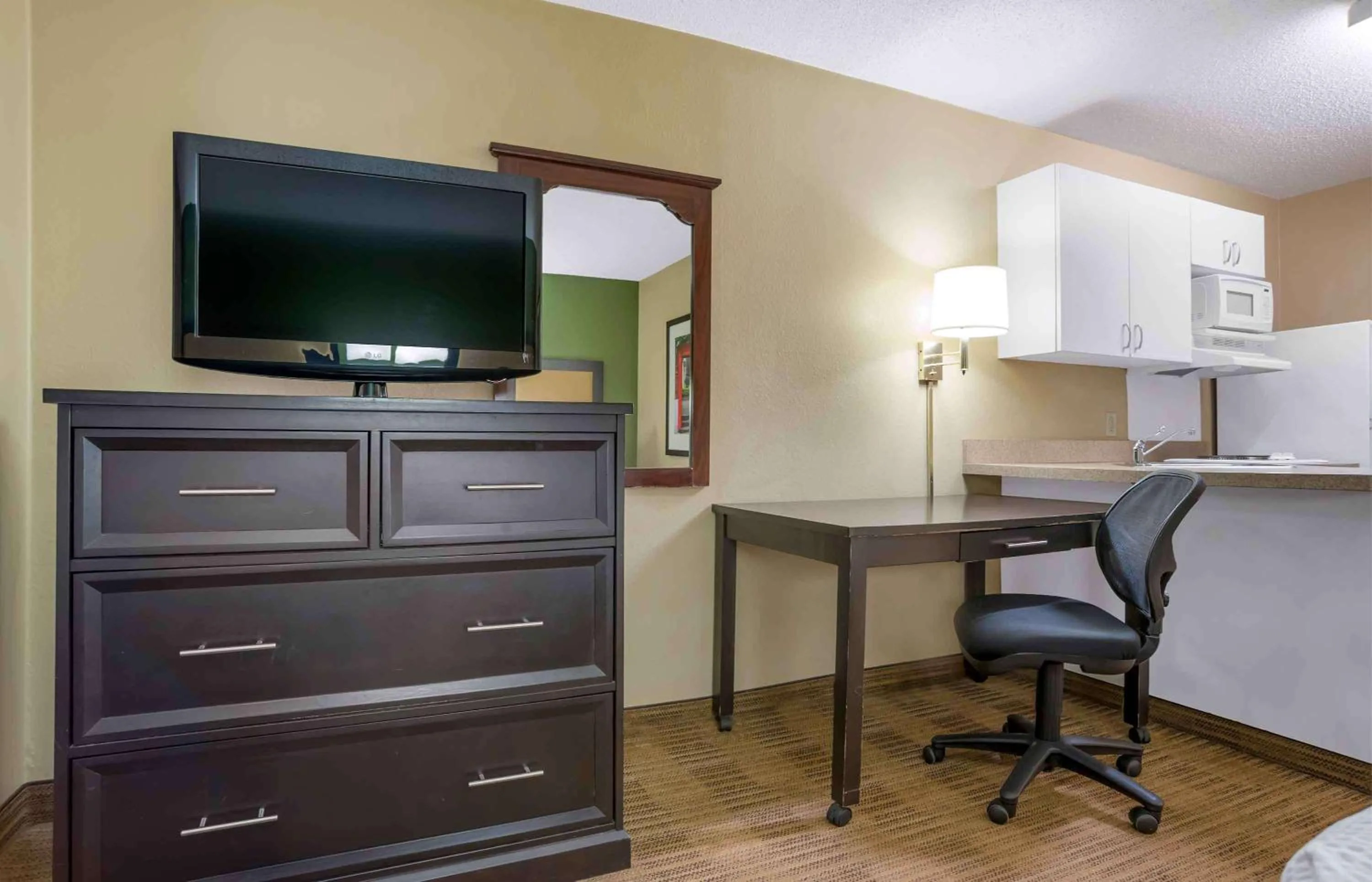 Bedroom in Extended Stay America Suites - Mobile - Spring Hill