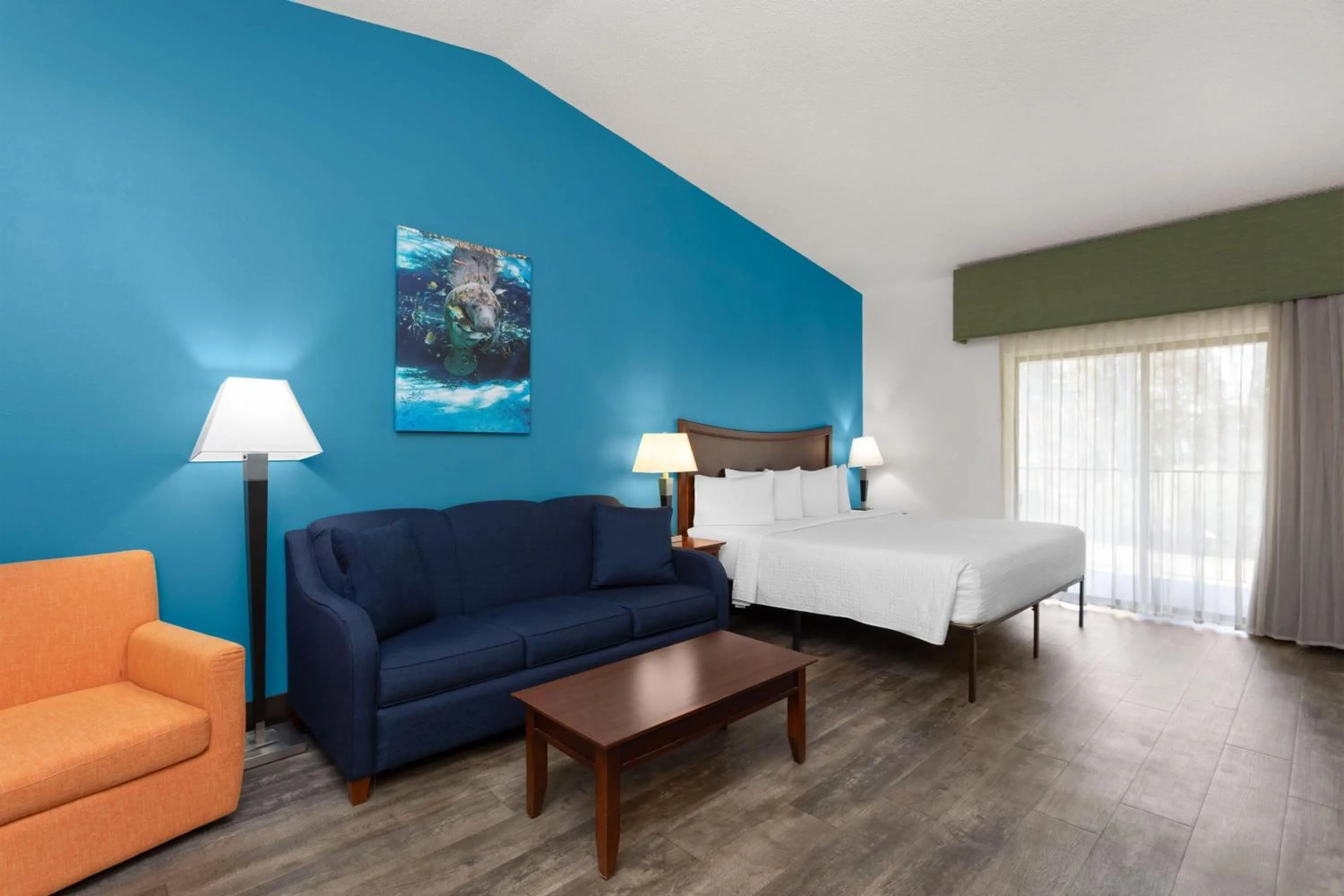 Photo of the whole room, Bed in PaddleTail Waterfront Lodge, Trademark Collection by Wyndham