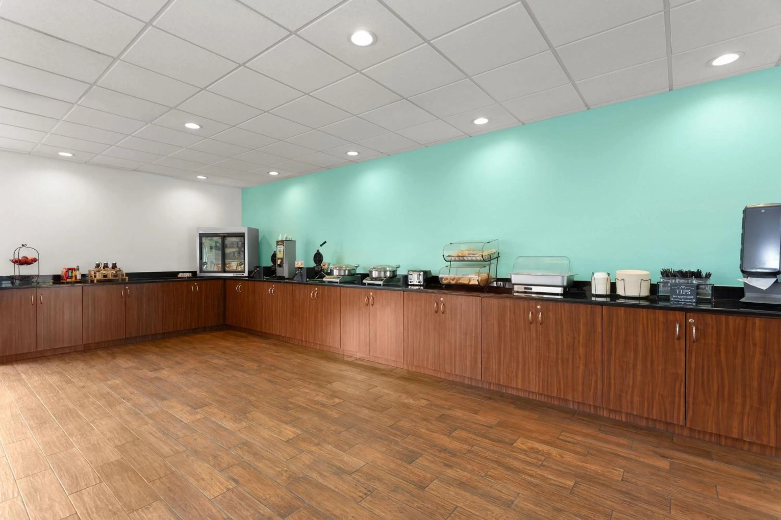 Breakfast in PaddleTail Waterfront Lodge, Trademark Collection by Wyndham