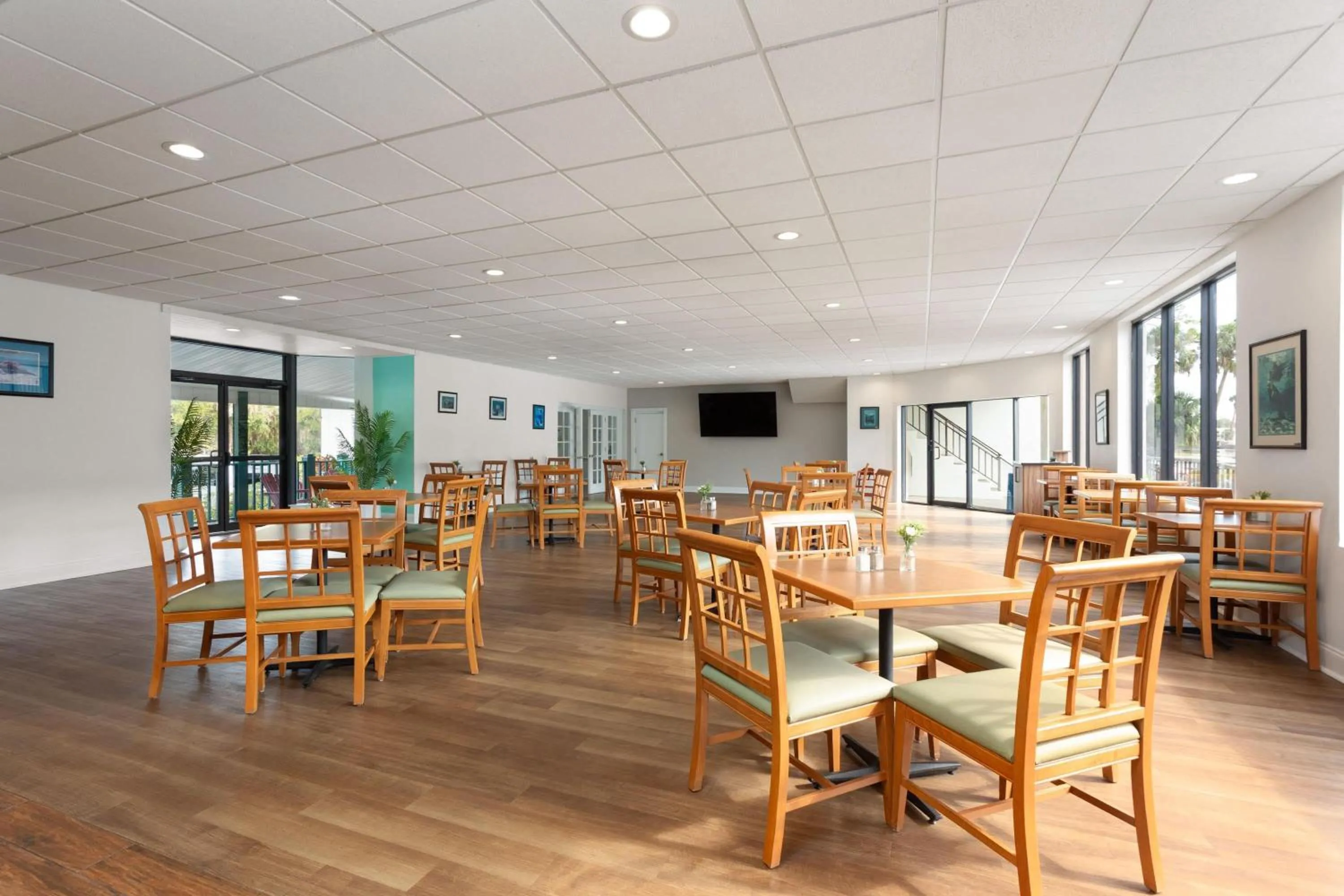 Breakfast in PaddleTail Waterfront Lodge, Trademark Collection by Wyndham