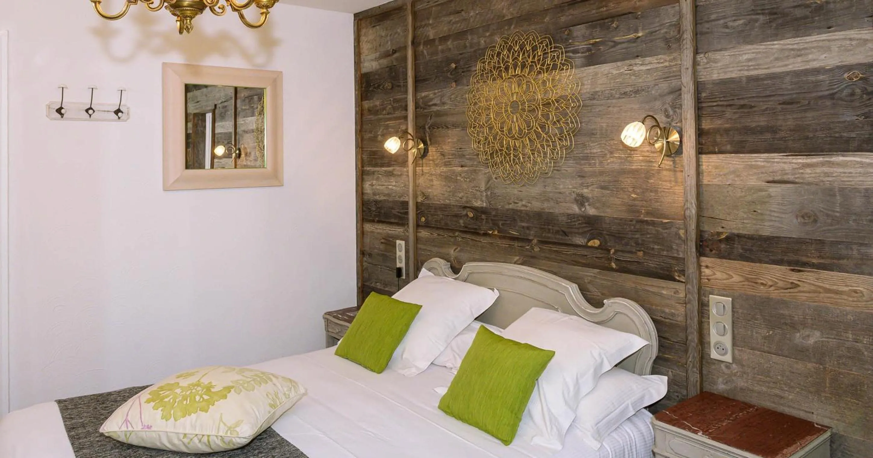 Bed in Hôtel La Casa Pairal