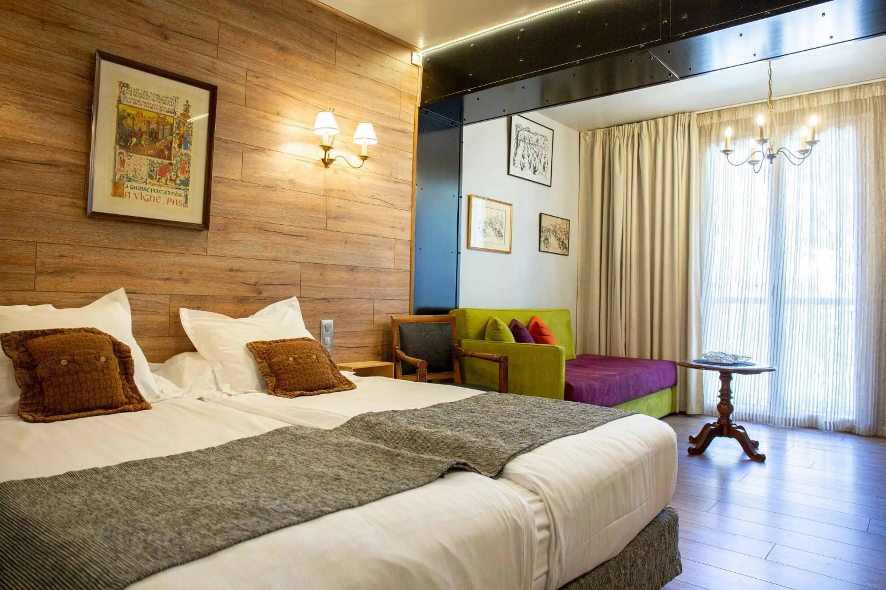 Bed in Hôtel La Casa Pairal