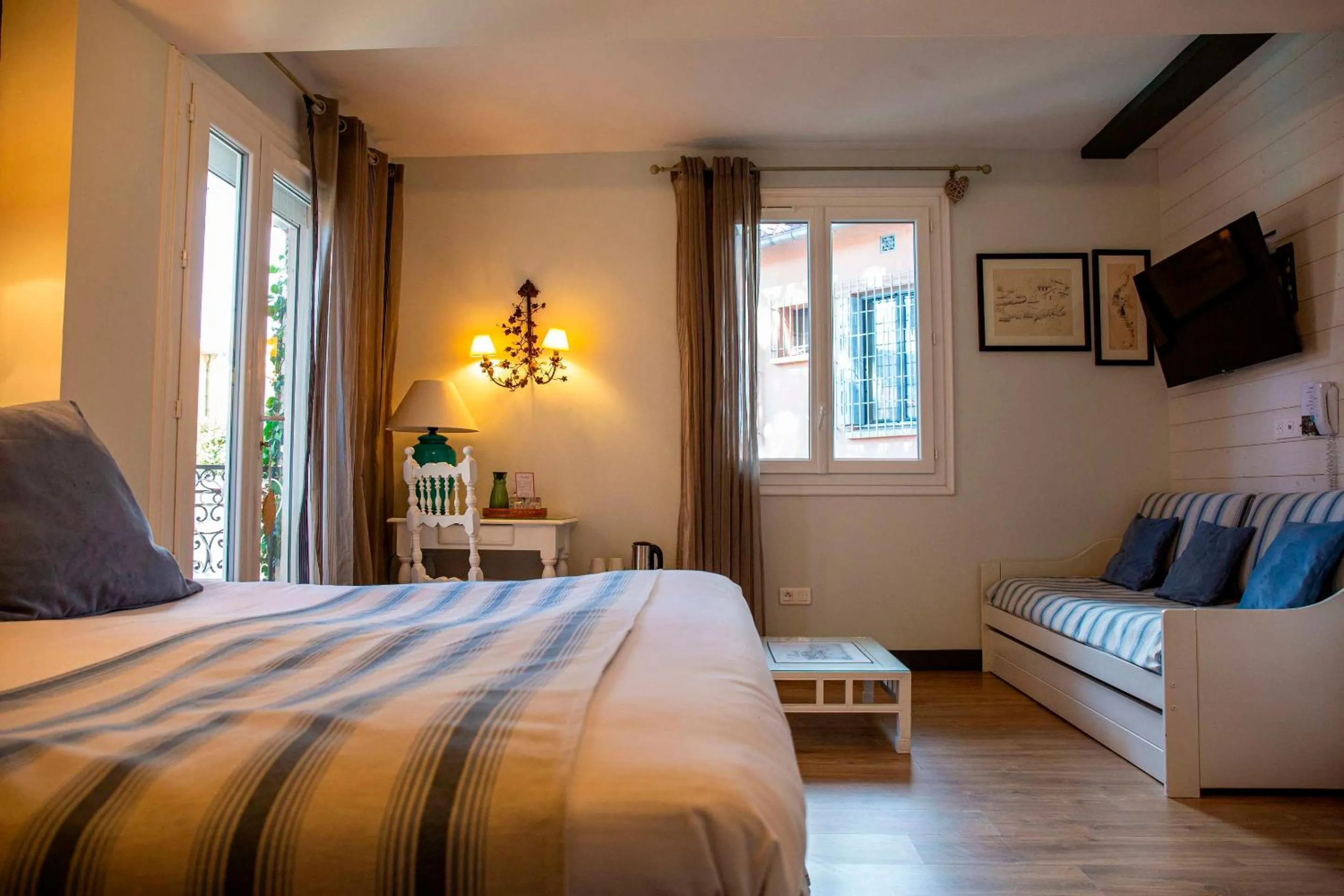 Bedroom, Bed in Hôtel La Casa Pairal