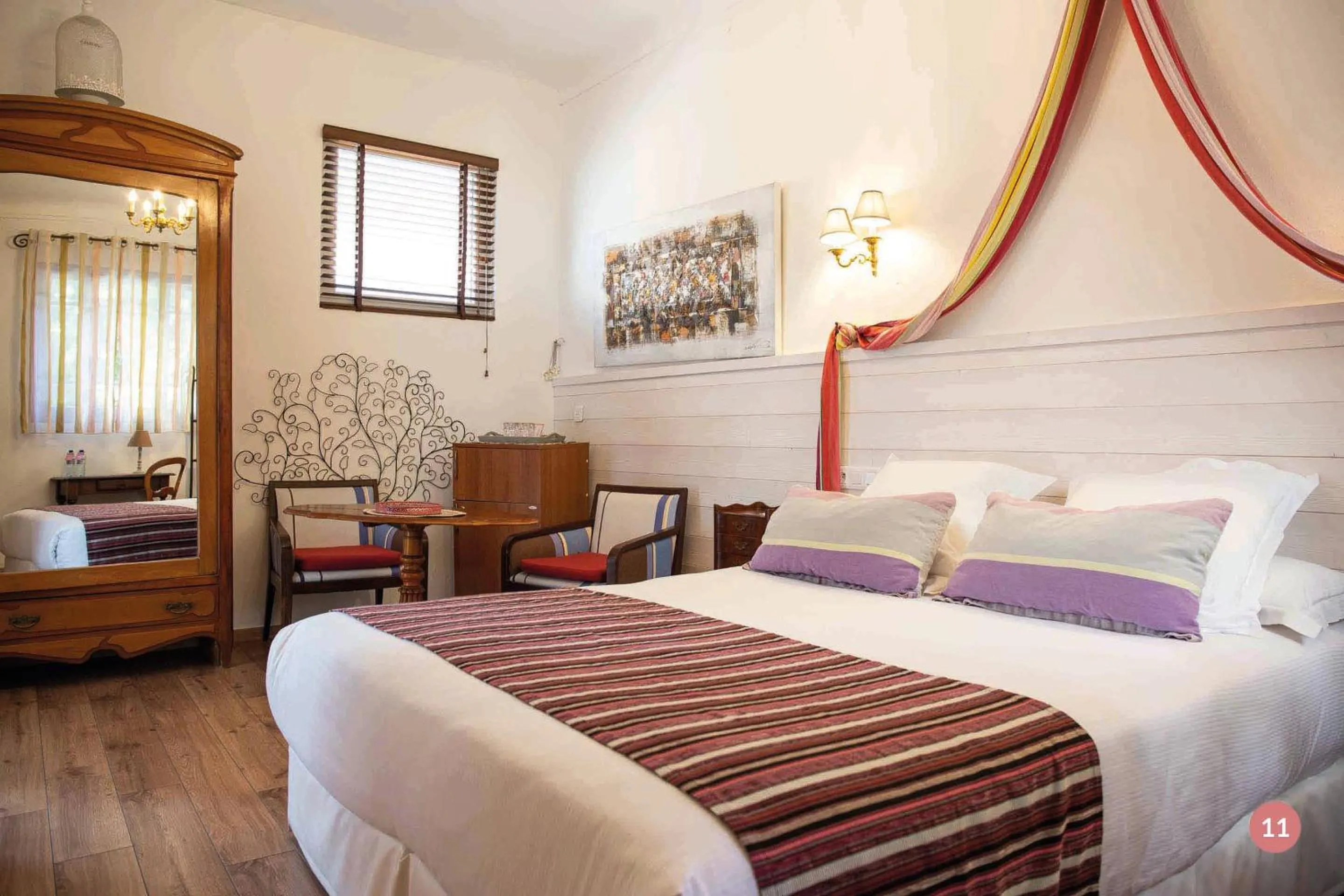 Bed in Hôtel La Casa Pairal