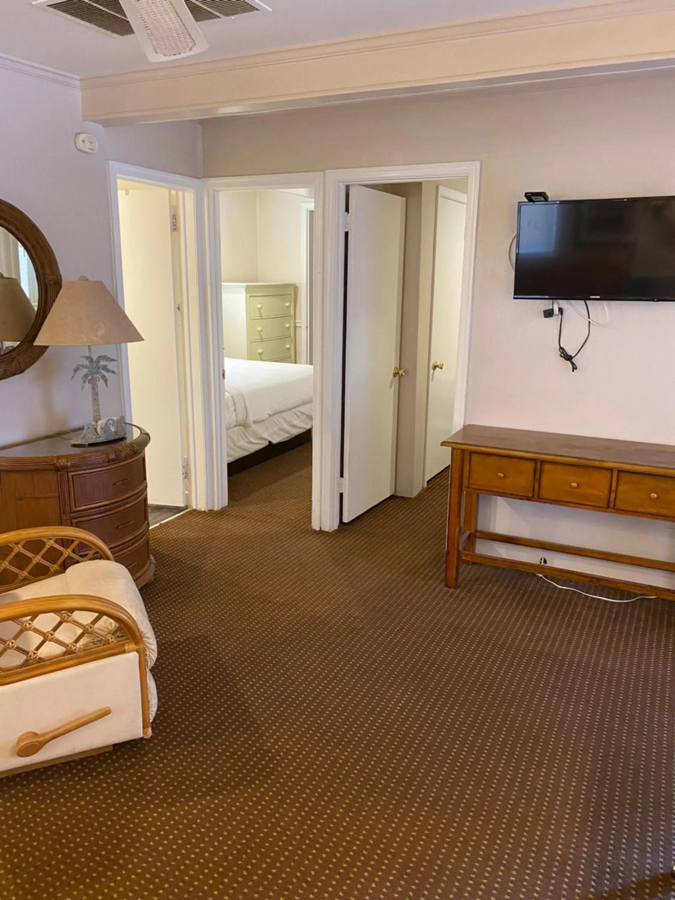 Bed in The Admiral Hotel/Motel