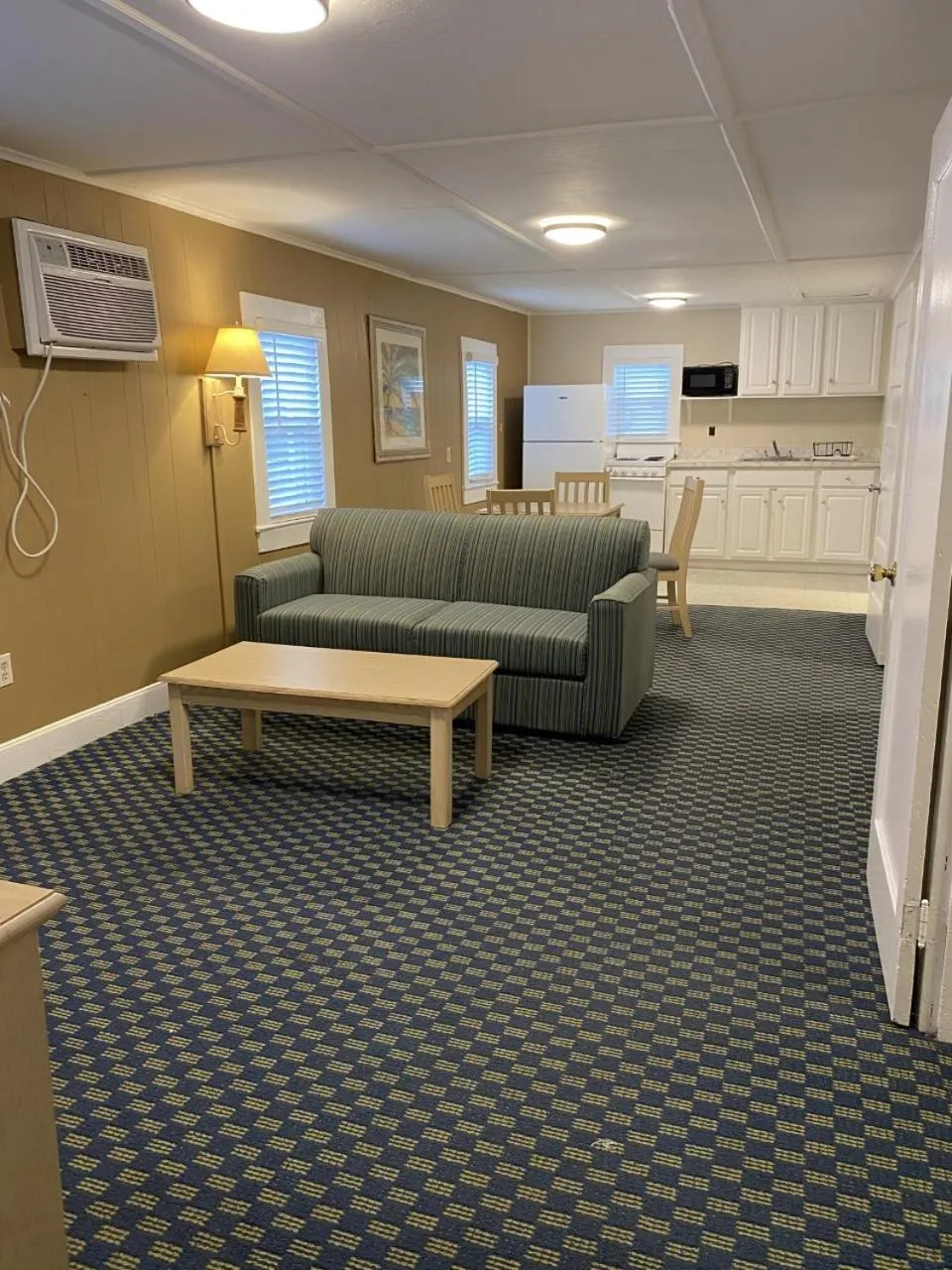 Photo of the whole room in The Admiral Hotel/Motel