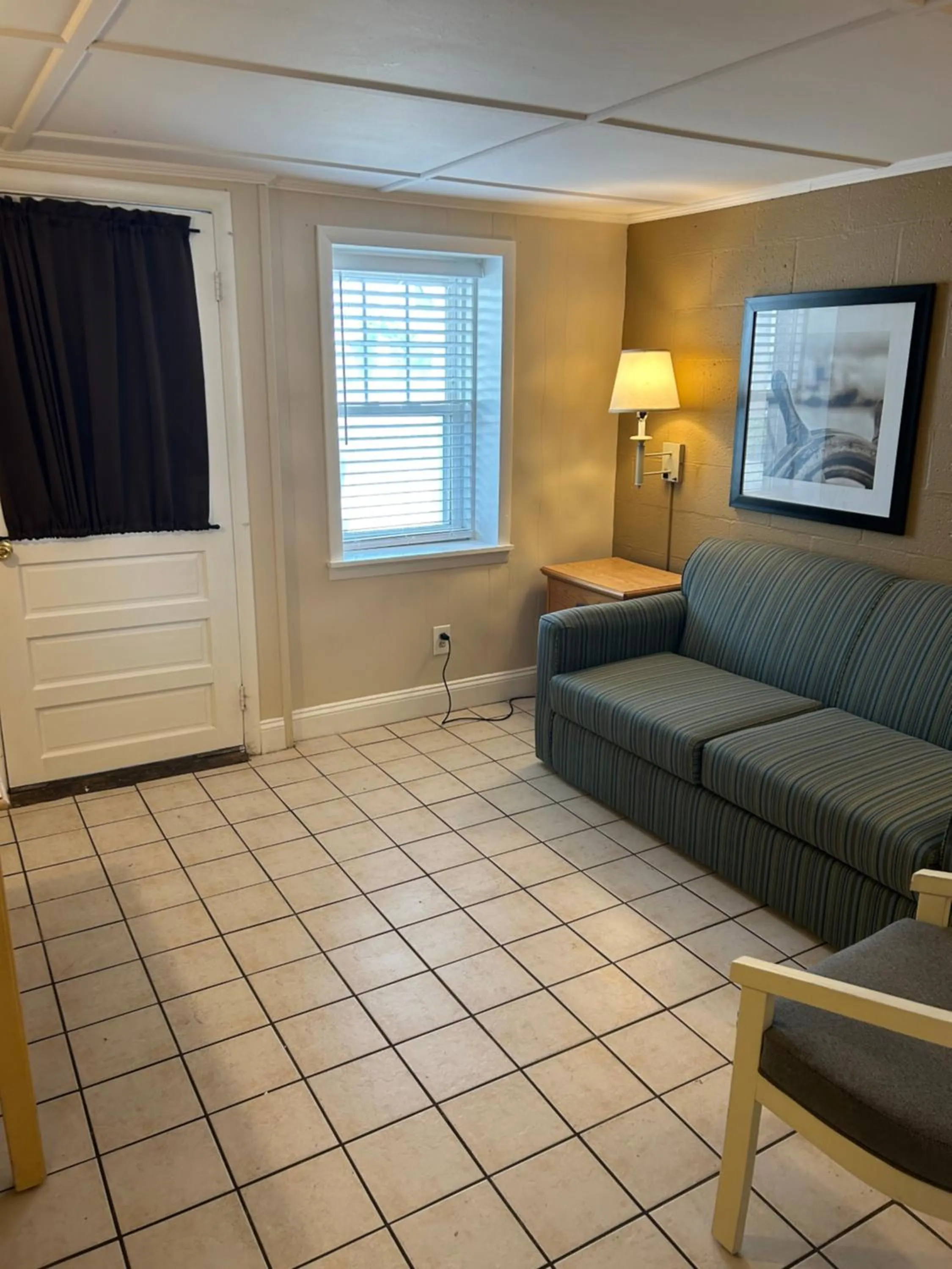 Seating area in The Admiral Hotel/Motel