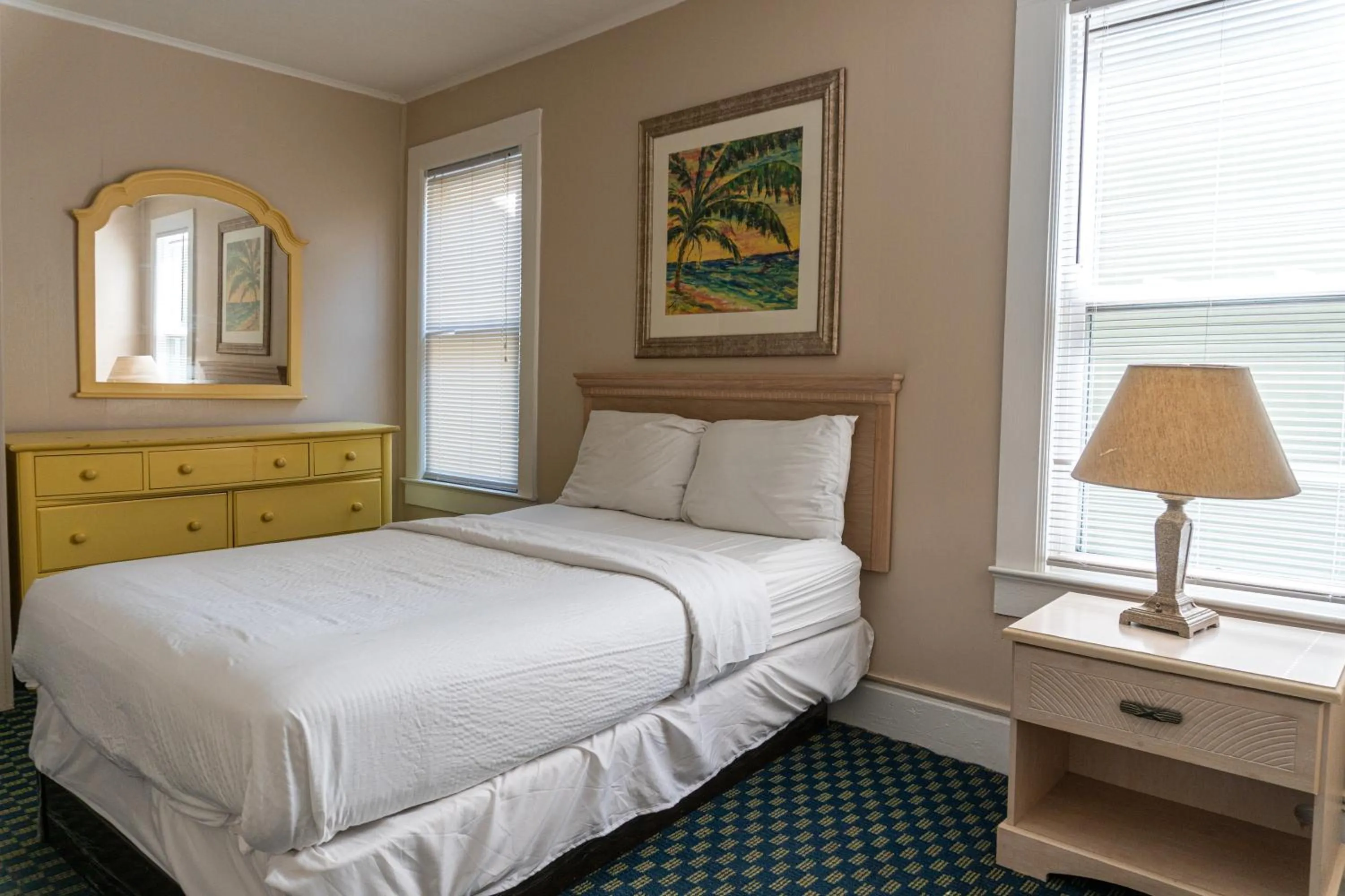 Bedroom, Bed in The Admiral Hotel/Motel