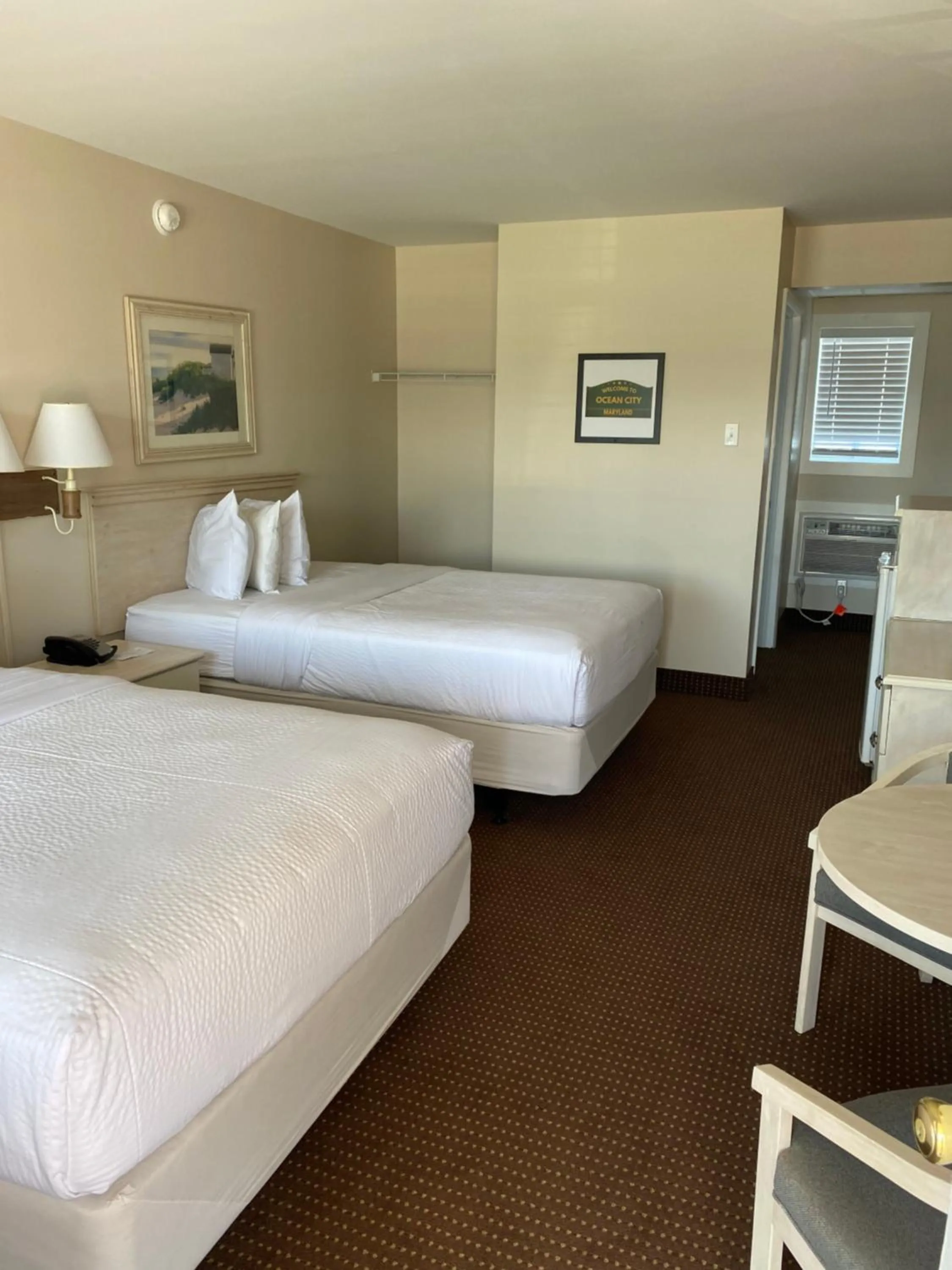 Photo of the whole room, Bed in The Admiral Hotel/Motel