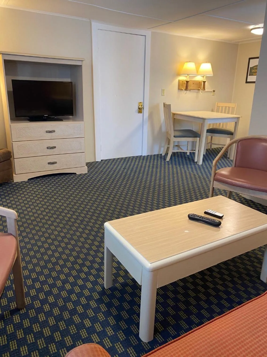 Seating area in The Admiral Hotel/Motel