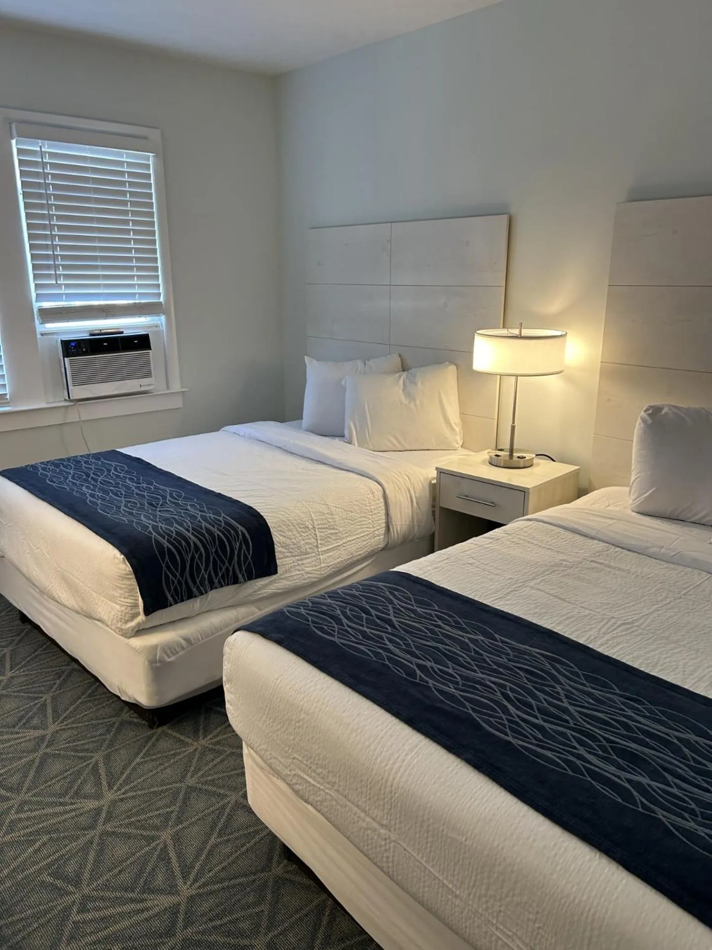 Photo of the whole room, Bed in The Admiral Hotel/Motel