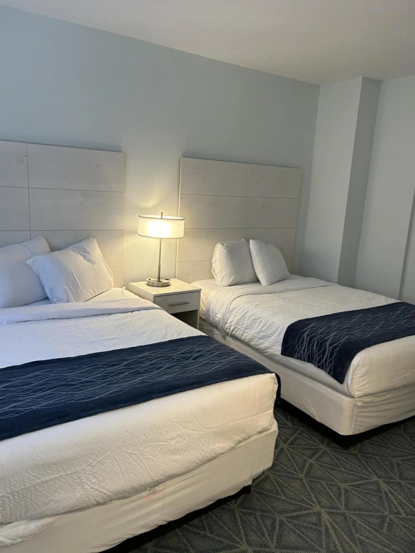 Photo of the whole room, Bed in The Admiral Hotel/Motel