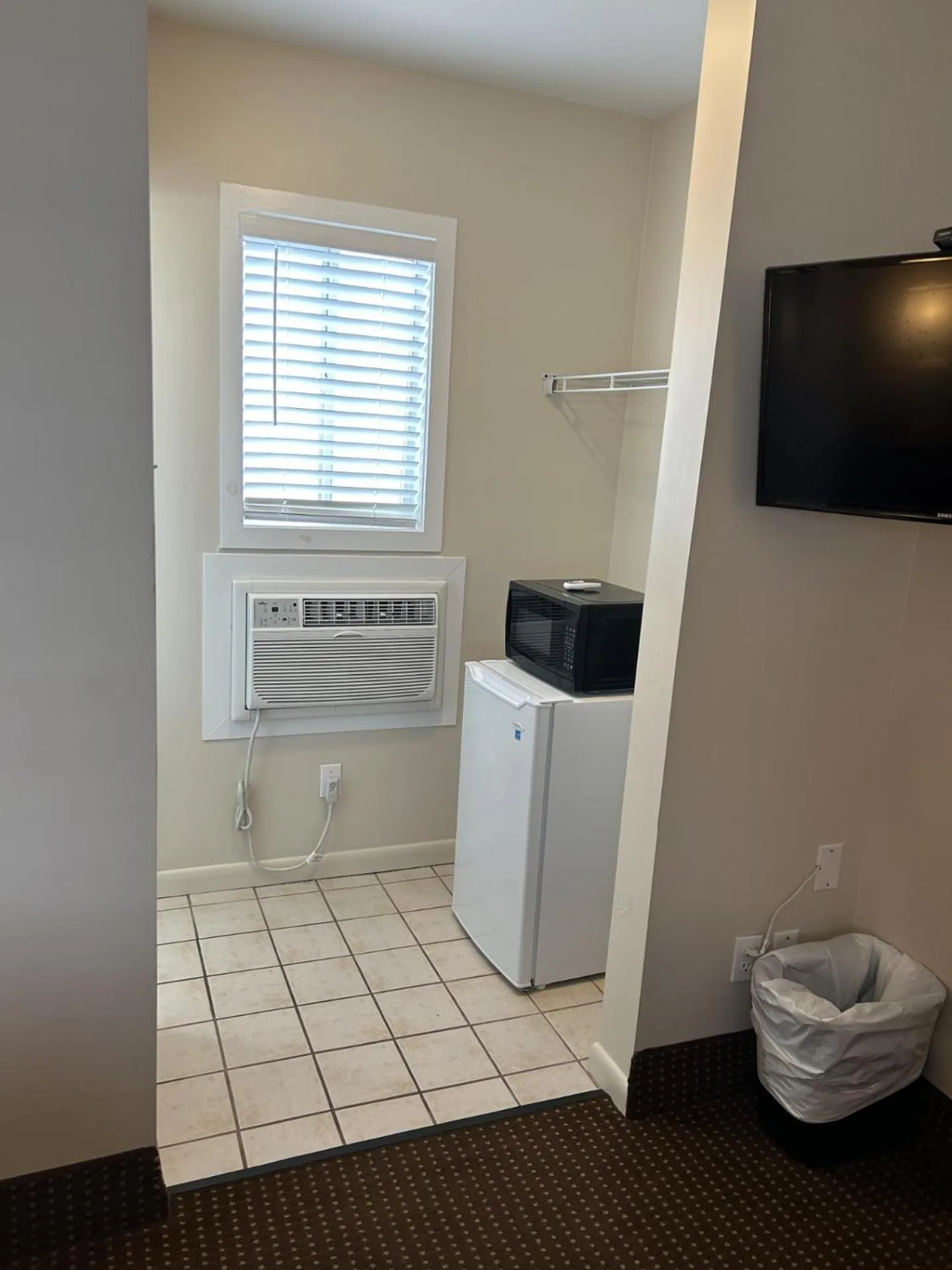 Photo of the whole room in The Admiral Hotel/Motel