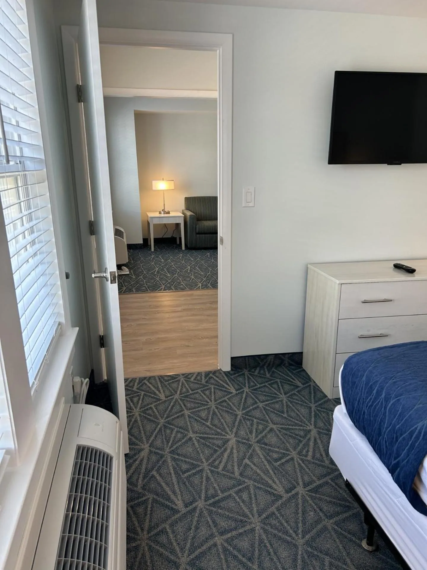 Photo of the whole room, Bed in The Admiral Hotel/Motel