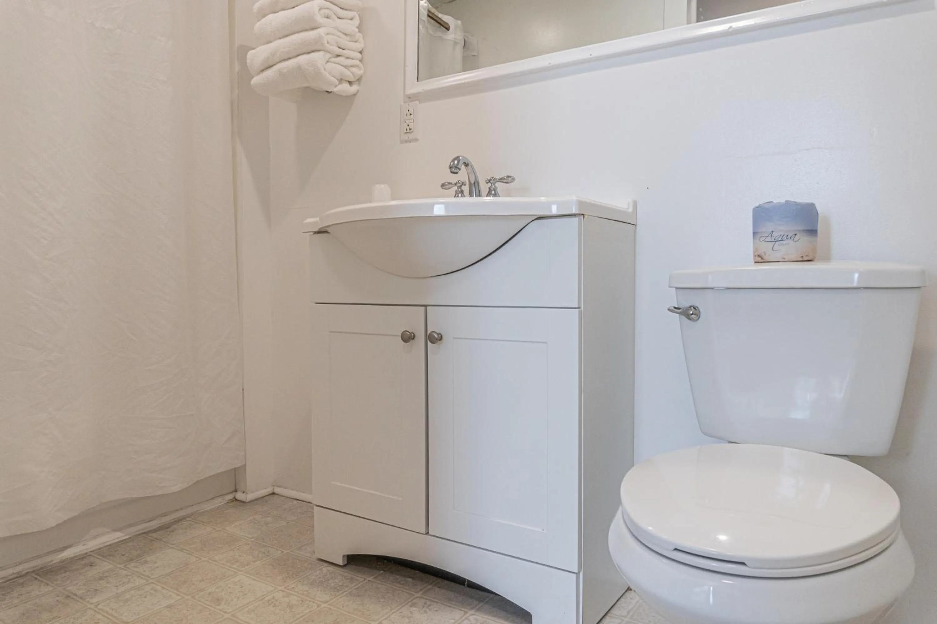 Bathroom in The Admiral Hotel/Motel