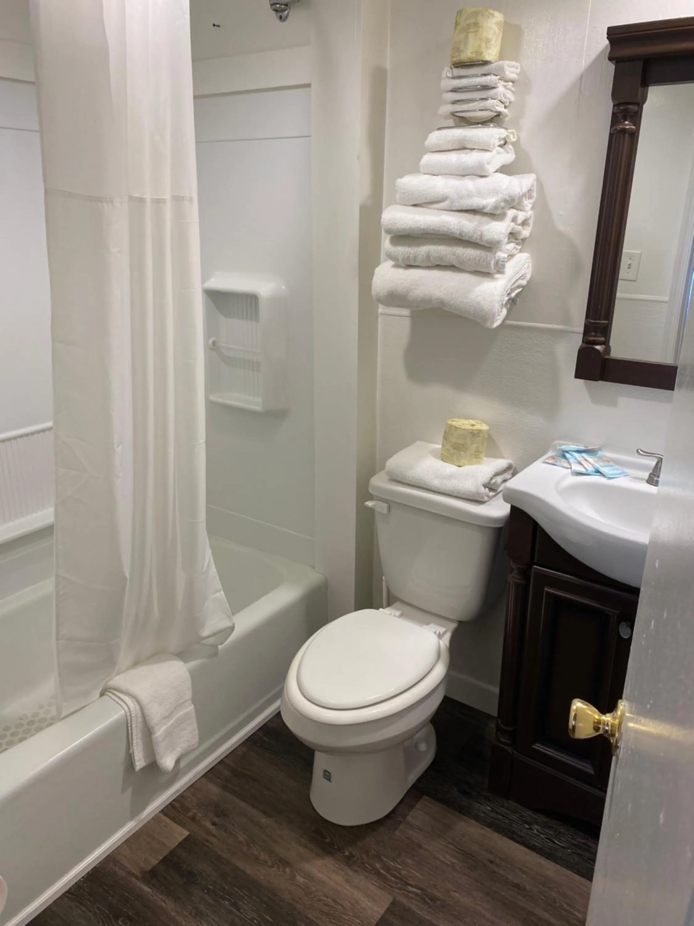 The Admiral Hotel/Motel