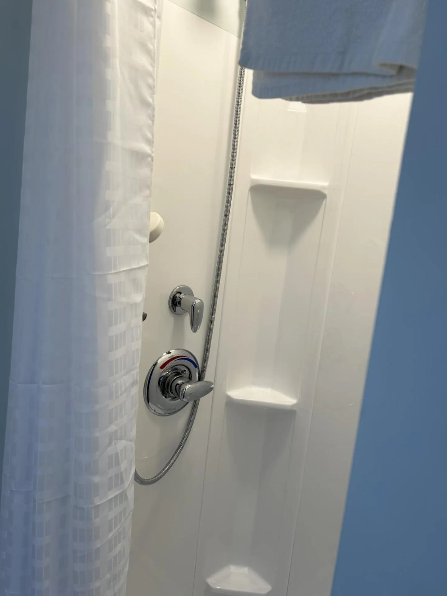 Shower in The Admiral Hotel/Motel