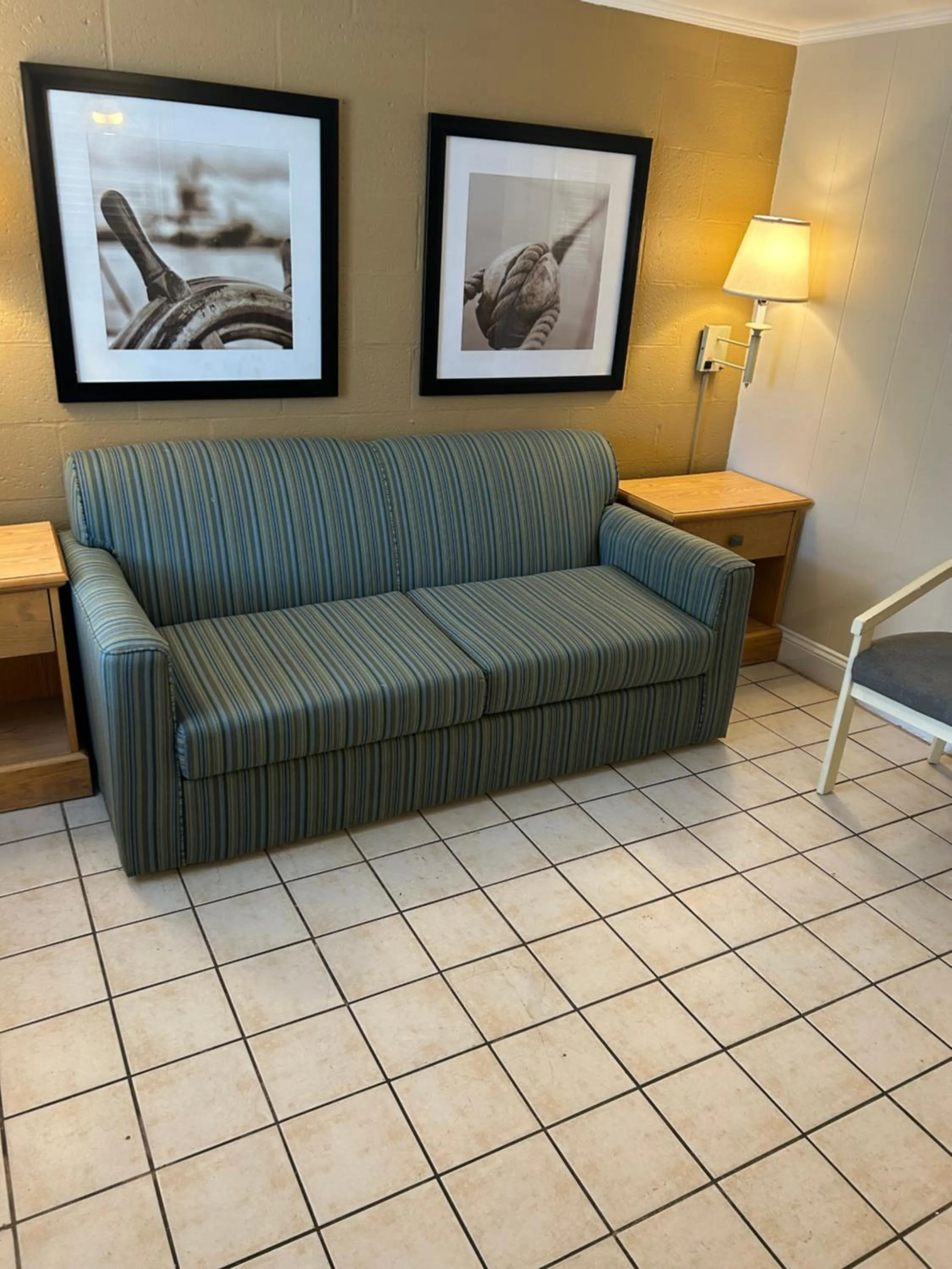 Seating area in The Admiral Hotel/Motel