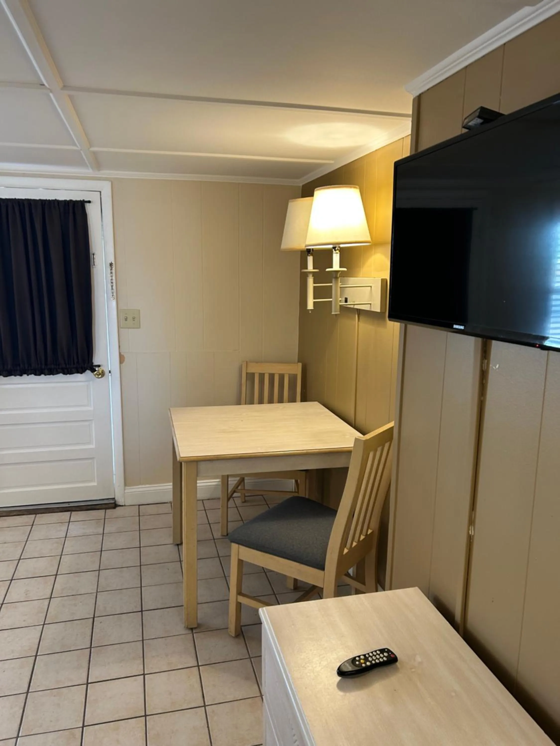 Seating area in The Admiral Hotel/Motel